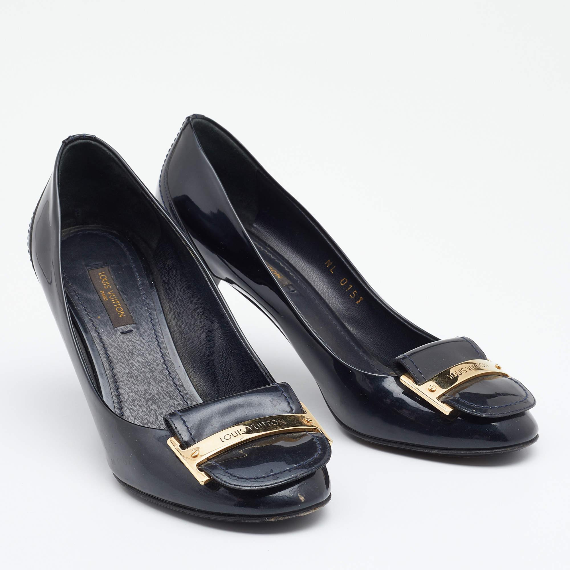 Louis Vuitton Navy Blue Patent Leather Pumps Size 37 In Good Condition In Dubai, Al Qouz 2