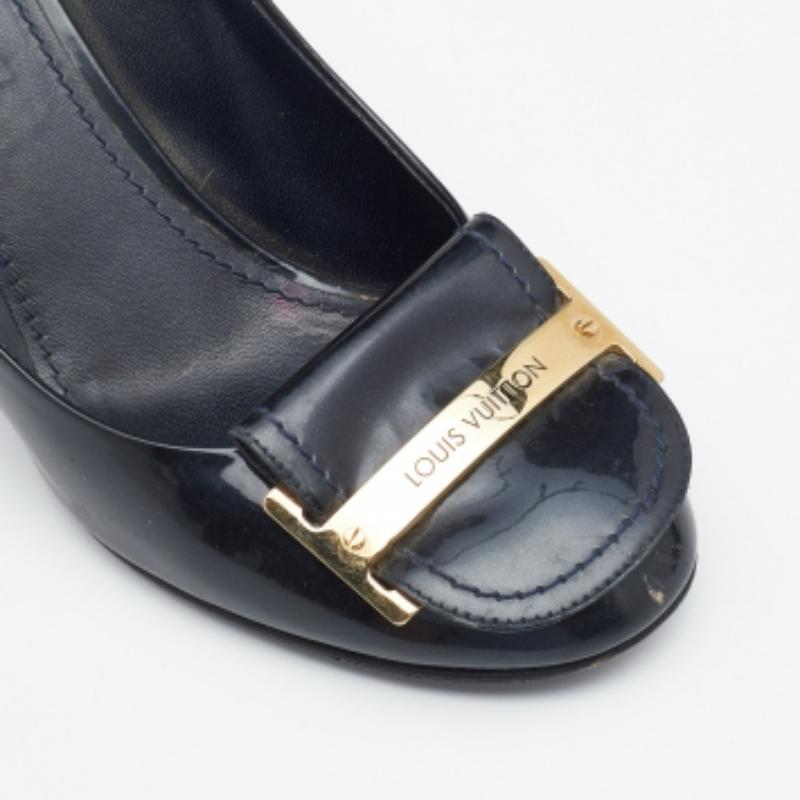 Donna Louis Vuitton - Pompe in pelle verniciata blu navy taglia 37 in vendita