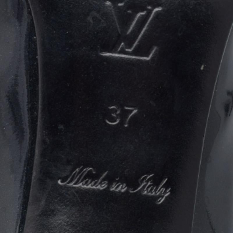 Louis Vuitton - Pompe in pelle verniciata blu navy taglia 37 in vendita 3