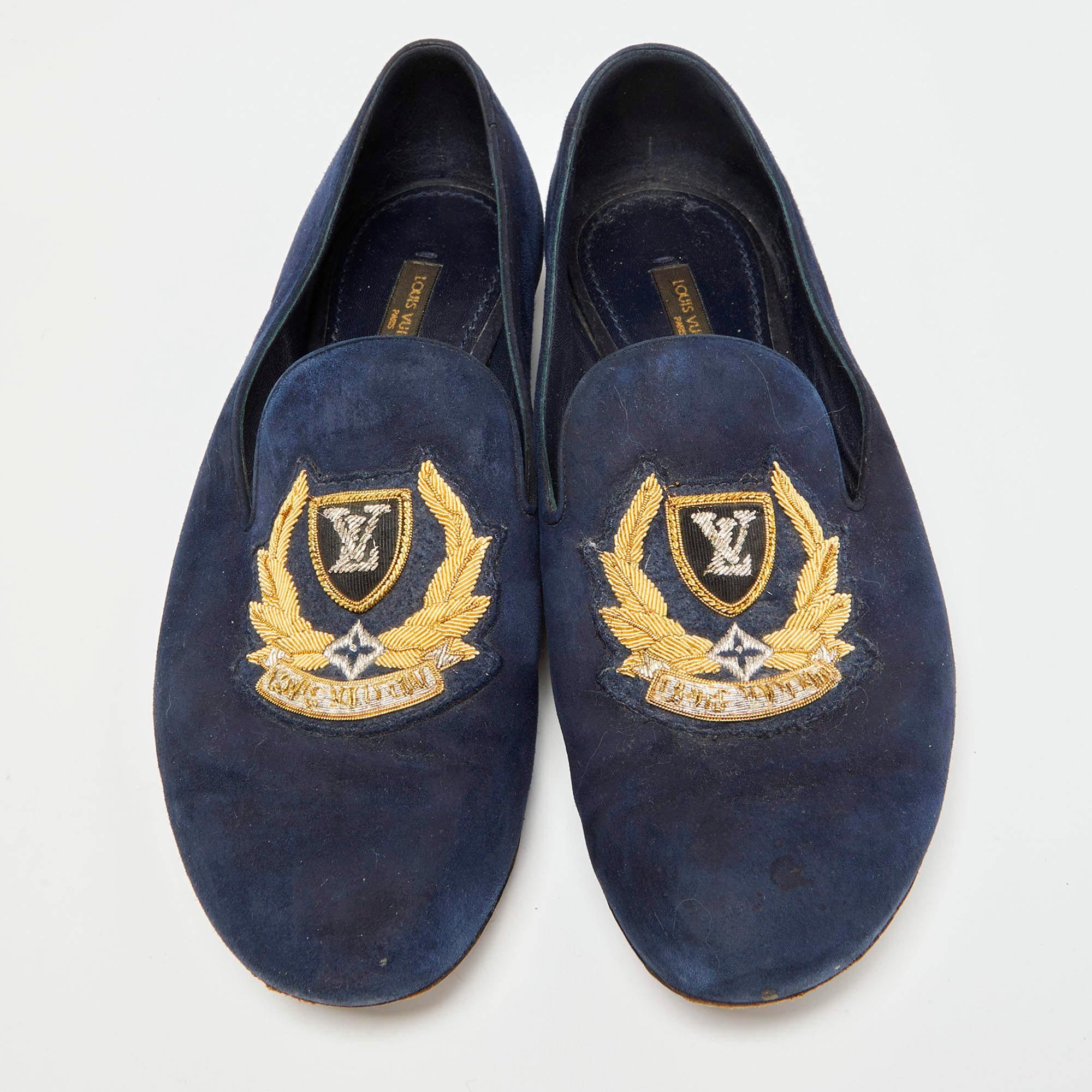 Coming from one of the most celebrated fashion house, these smoking slippers are known for their brilliant craftsmanship. A seamless mix of comfort and style, these smoking slippers will add a refined touch to your ensemble without too much effort.

