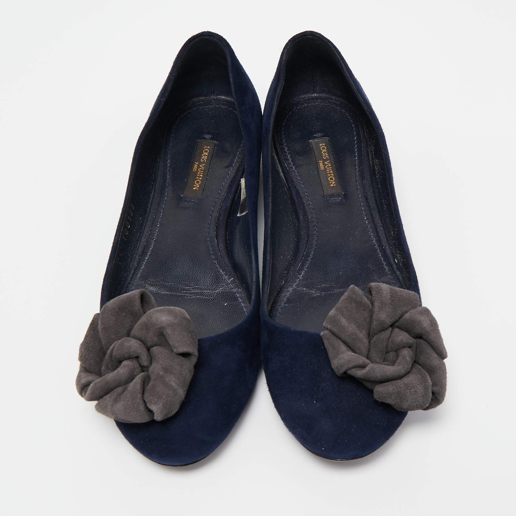 Women's Louis Vuitton Navy Blue Suede Flower Embellished Ballet Flats Size 36.5 For Sale