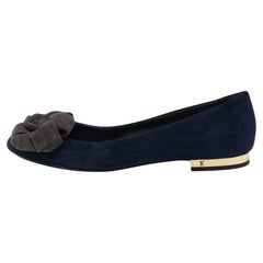 Louis Vuitton ballerines embellies de fleurs bleu marine taille 36,5