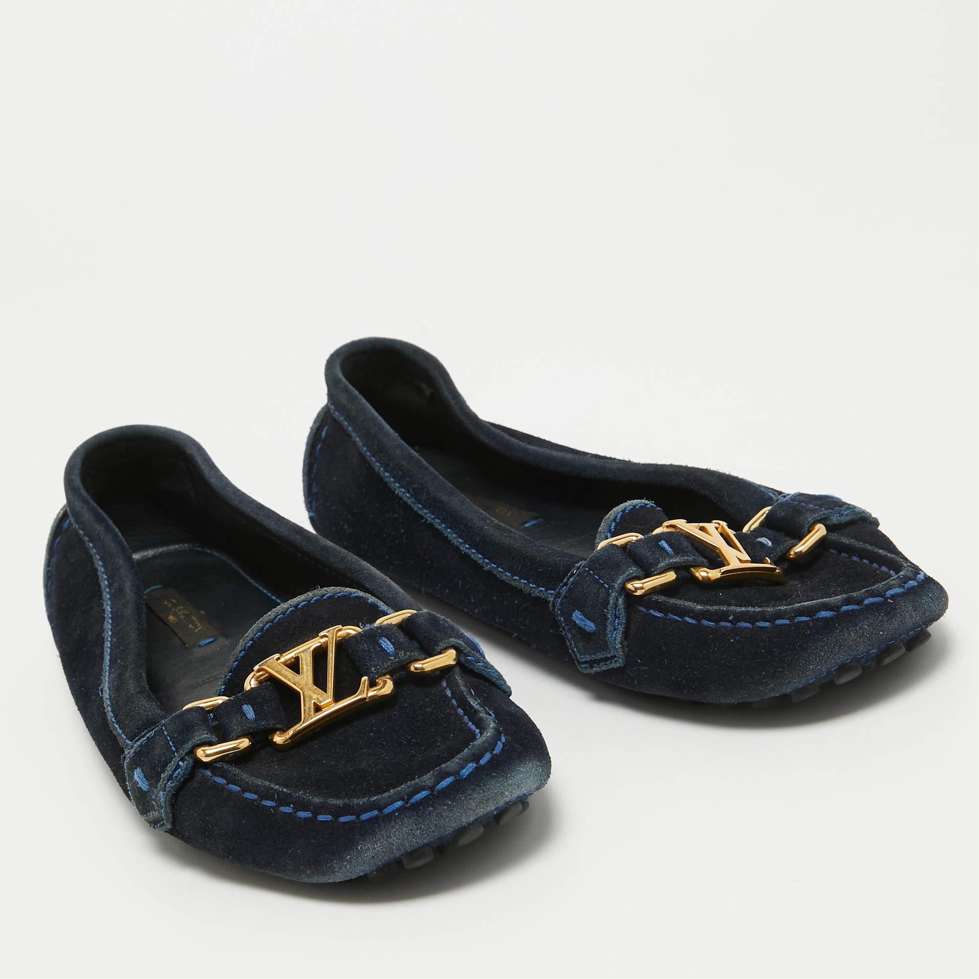 Louis Vuitton - Mocassins Oxford en daim bleu marine, taille 35,5 Bon état - En vente à Dubai, Al Qouz 2
