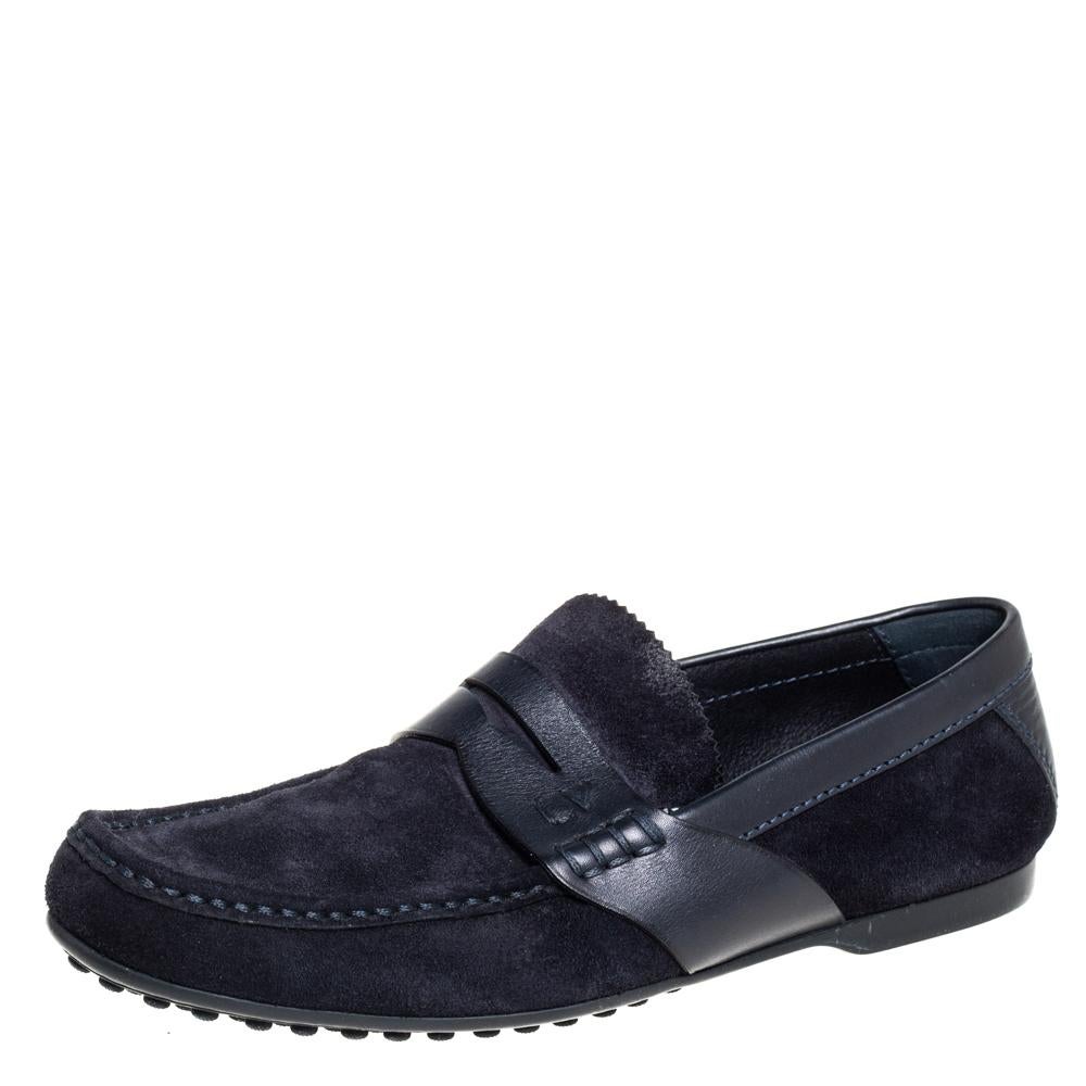 Stylish and super comfortable, this pair of loafers by Louis Vuitton will make a great addition to your shoe collection. They have been crafted from quality suede and leather and styled with Penny keeper straps on the vamps. Leather insoles and