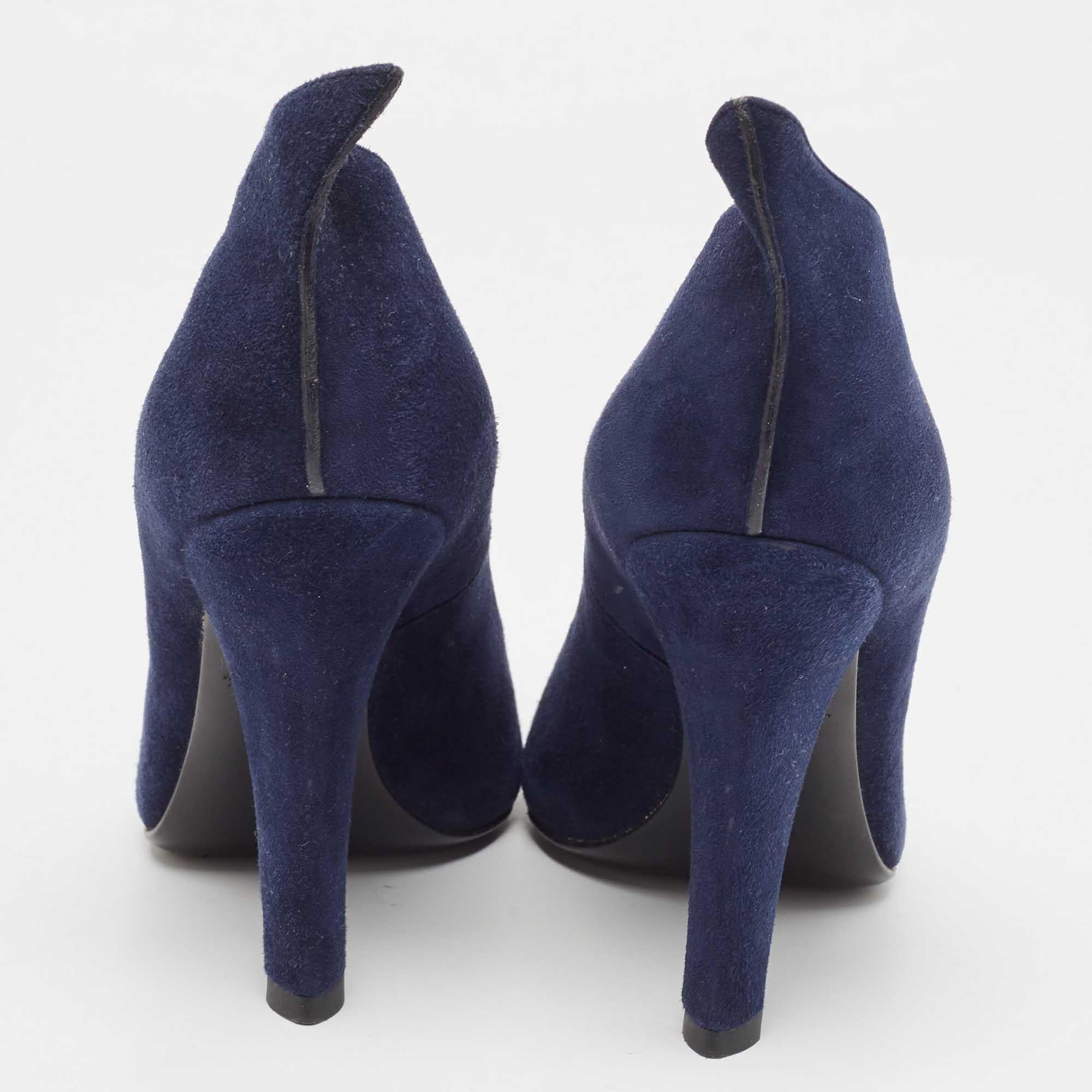 Escarpins à bout pointu en daim bleu marine Louis Vuitton, taille 37 Pour femmes en vente