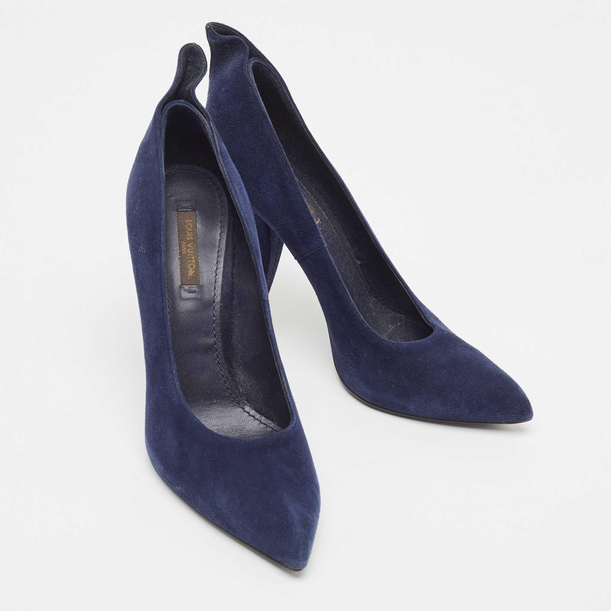 Escarpins à bout pointu en daim bleu marine Louis Vuitton, taille 37 en vente 1