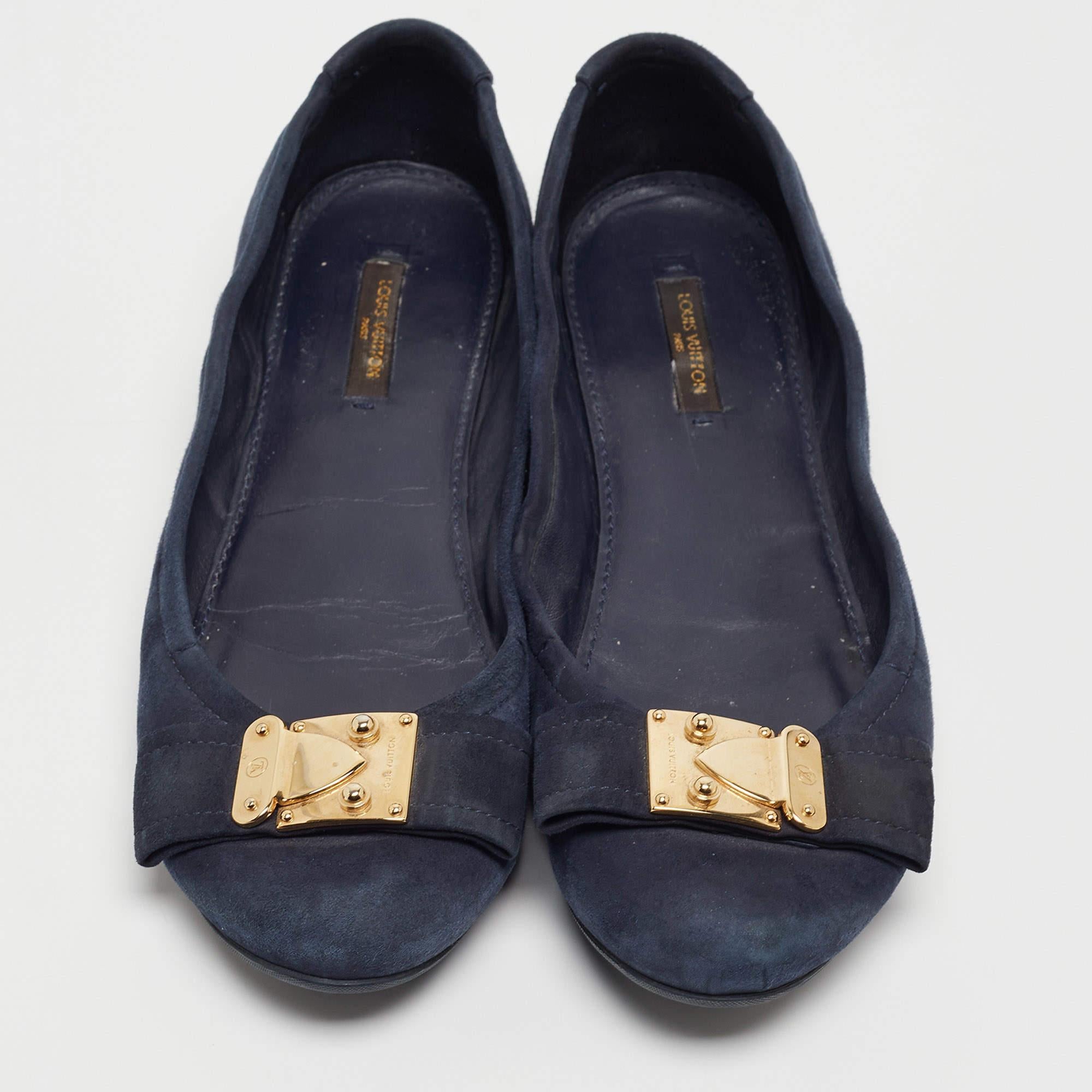 These beautiful Louis Vuitton ballet flats are perfect for long hours of use and just chic enough to wear to work. Constructed using suede, these shoes feature a signature lock accent on the uppers.

