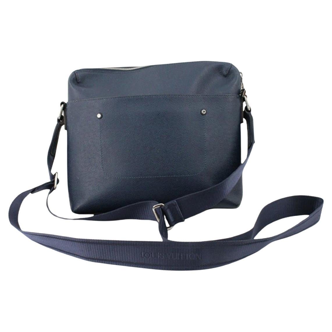 Louis Vuitton Navy Blue Taiga Leather Grigori PM Messenger Bag For Sale