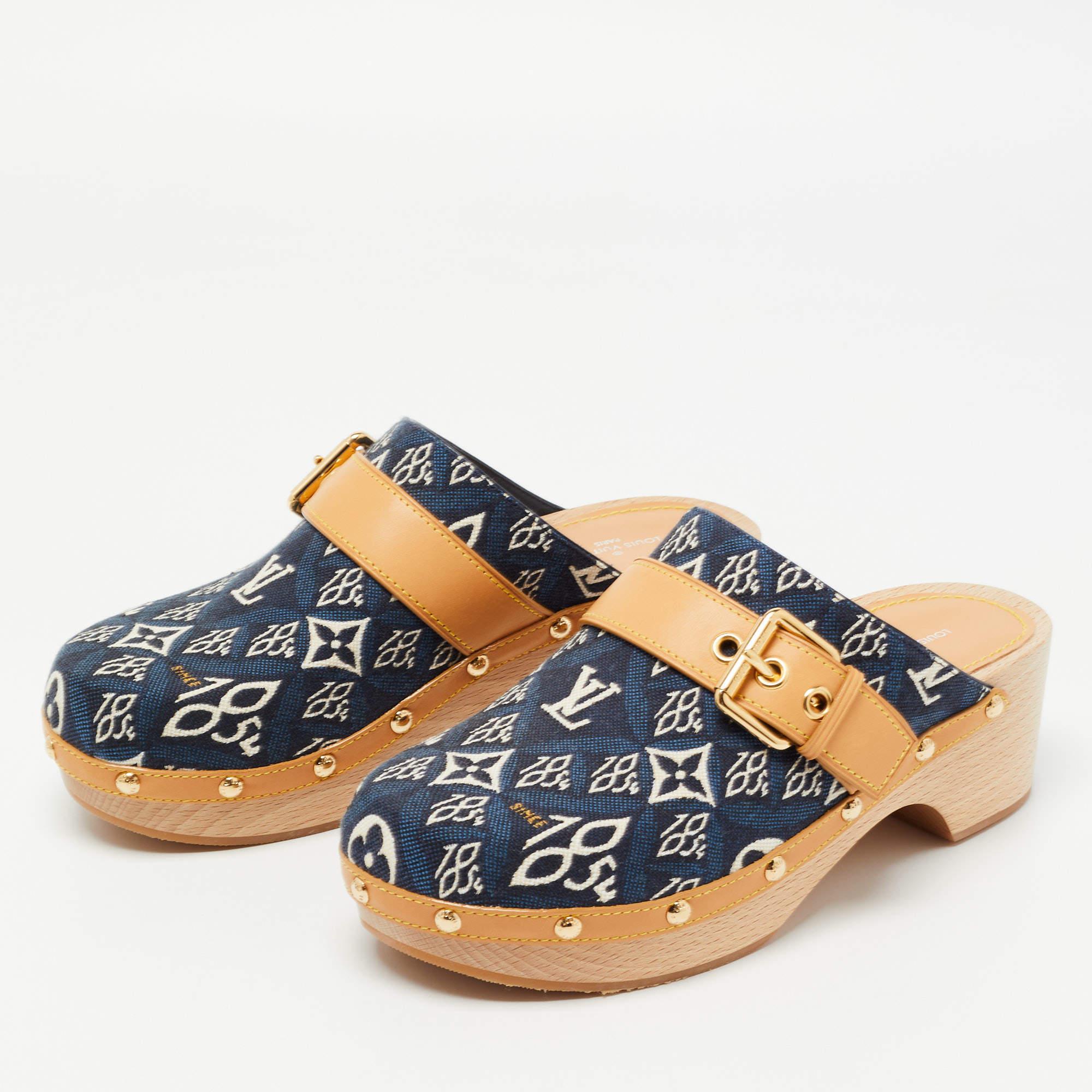 Louis Vuitton Navy Blue/Tan Printed Canvas Leather Cottage Clog Mules Size 36 In New Condition In Dubai, Al Qouz 2