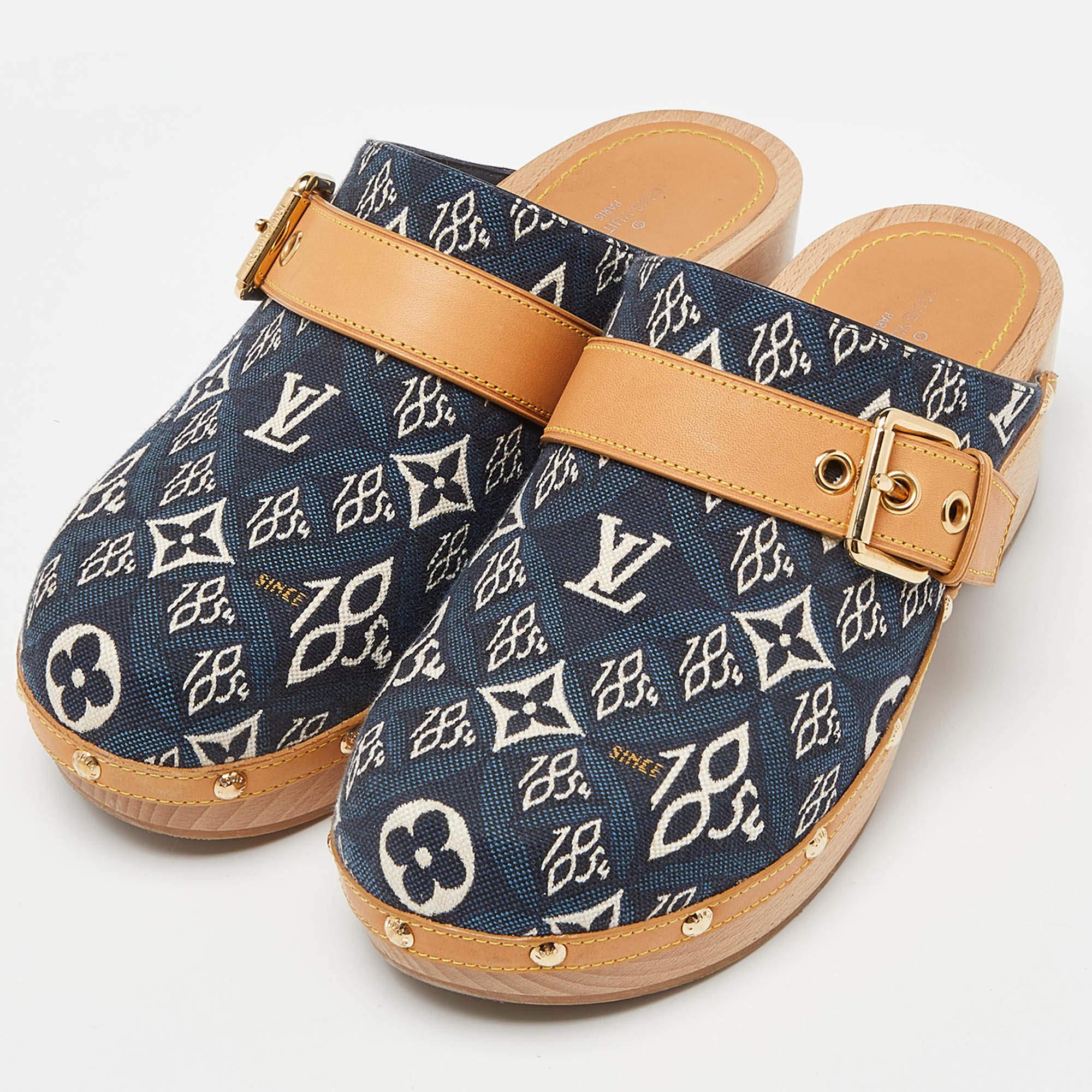 A gorgeous pair of clogs from the house of Louis Vuitton to highlight your fabulous styling choices. Crafted from printed canvas and leather, they have a signature look for all-day luxury.