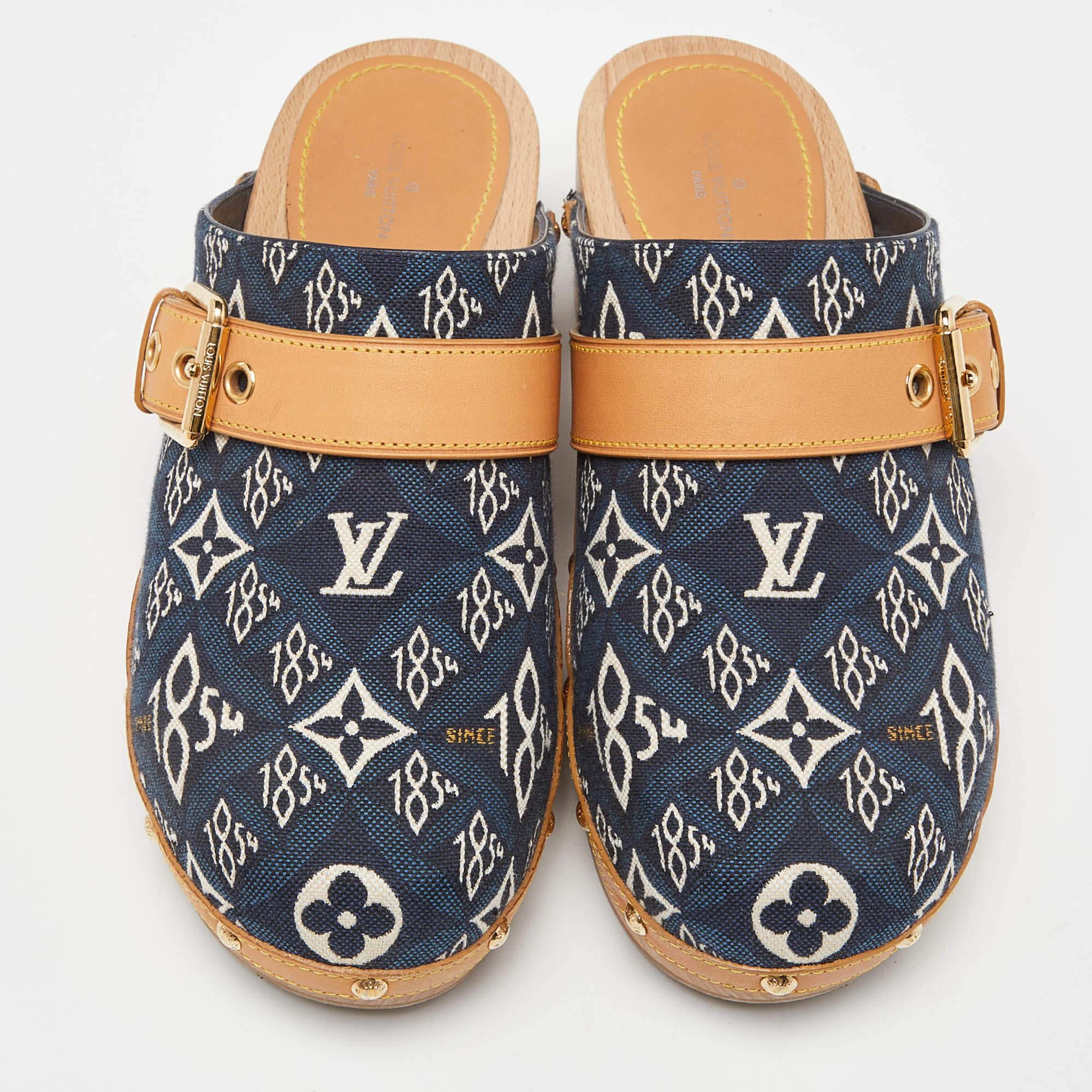 Louis Vuitton Navy Blue/Tan Printed Canvas & Leather Cottage Clog Mules Size 38 In Good Condition In Dubai, Al Qouz 2