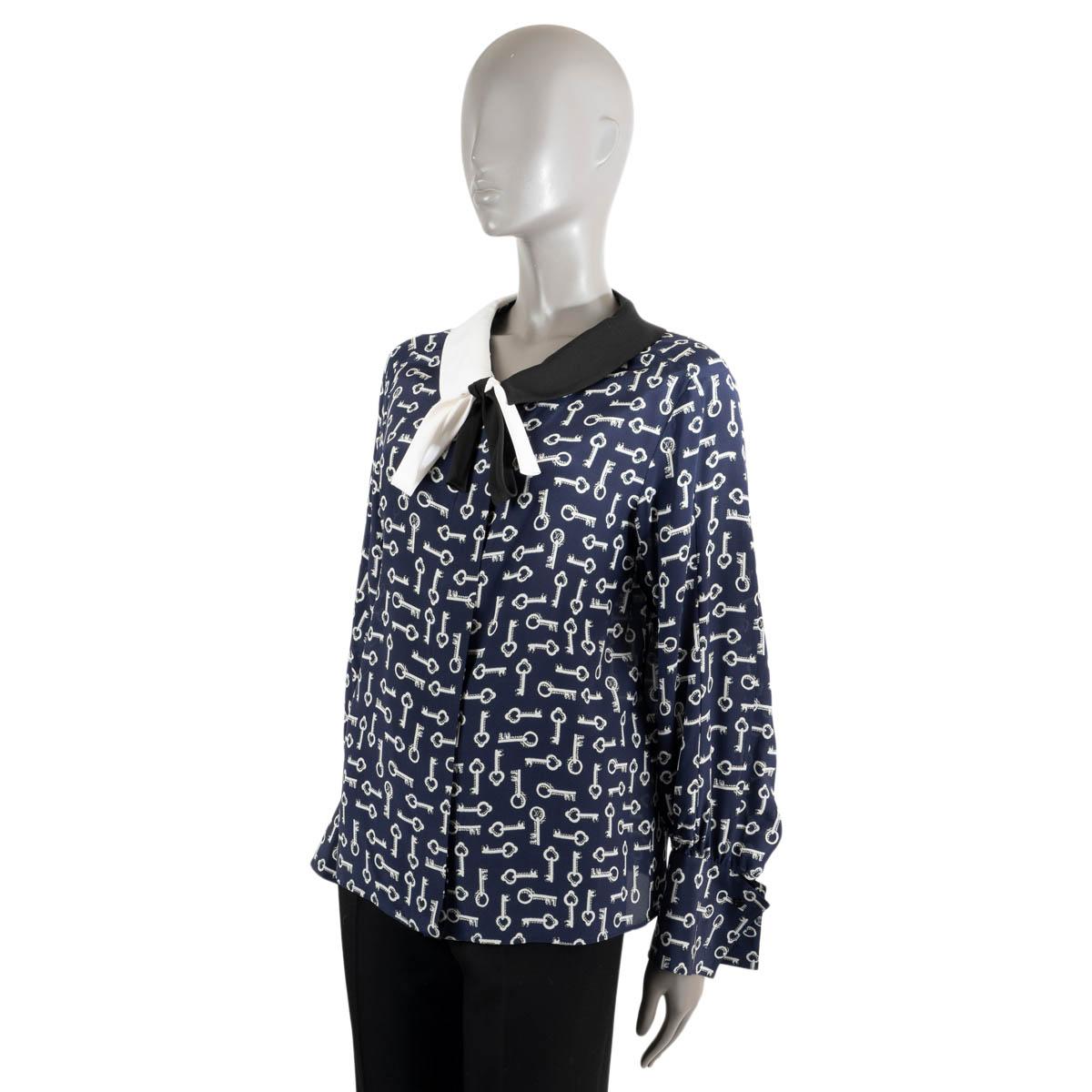 LOUIS VUITTON navy blue & white silk KEY PRINT Blouse Shirt 36 XS In Excellent Condition For Sale In Zürich, CH