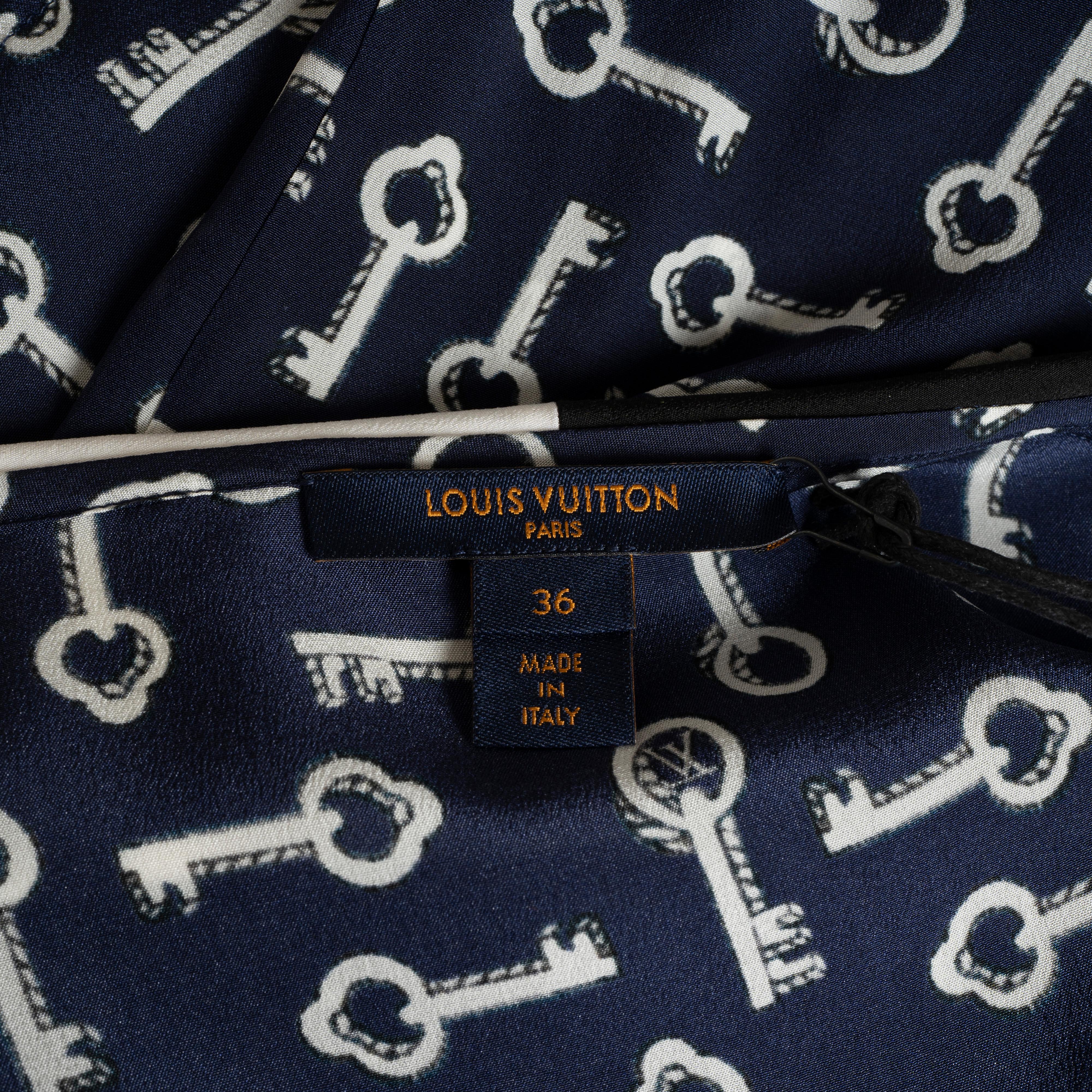 LOUIS VUITTON navy blue & white silk KEY PRINT Blouse Shirt 36 XS For Sale 3