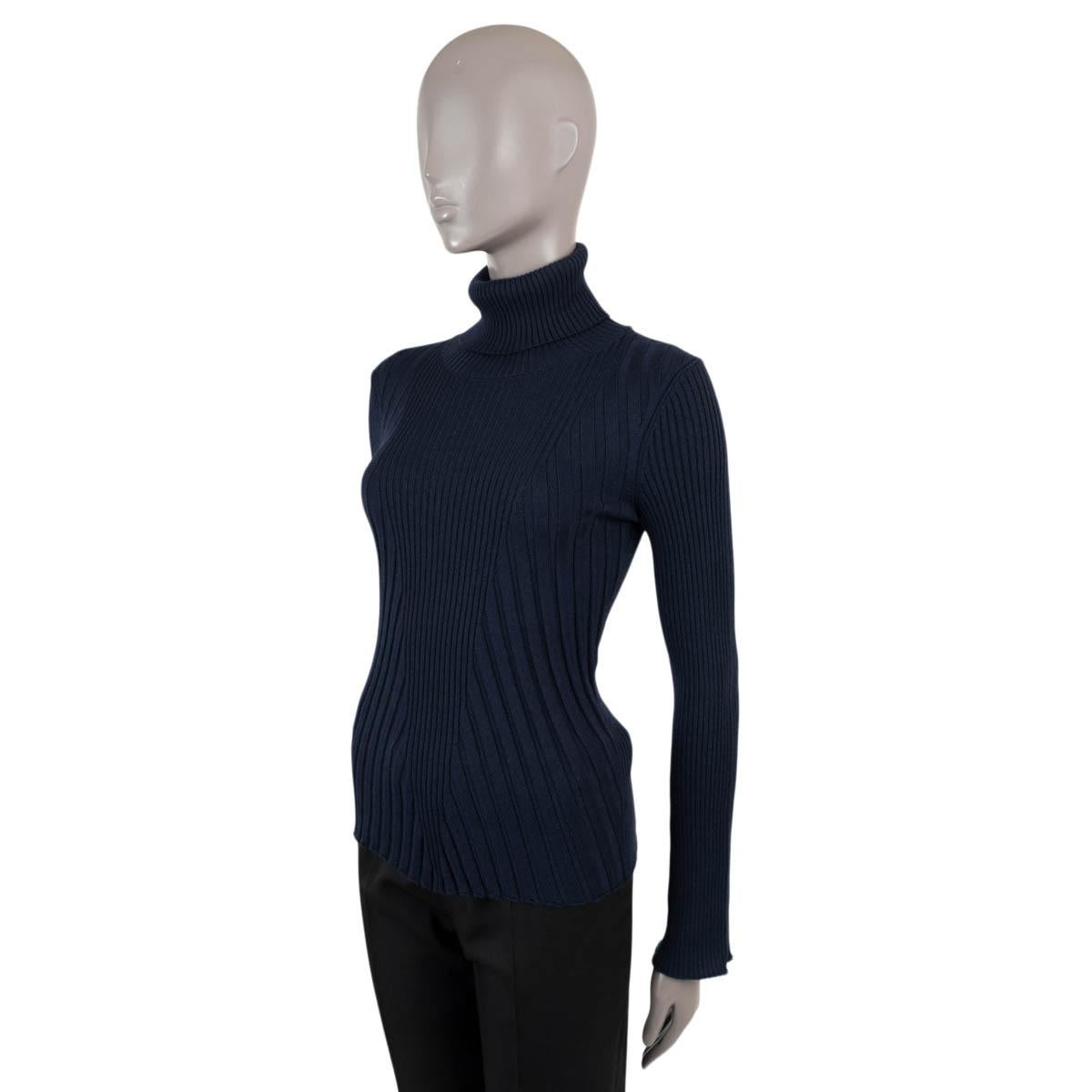 100% authentic Louis Vuitton rib-knit turtleneck sweater in navy blue soft wool (100%). A Monogram canvas tab adds an iconic signature detail to the right cuff. Has been worn and is in virtually new condition.

Measurements
Tag
