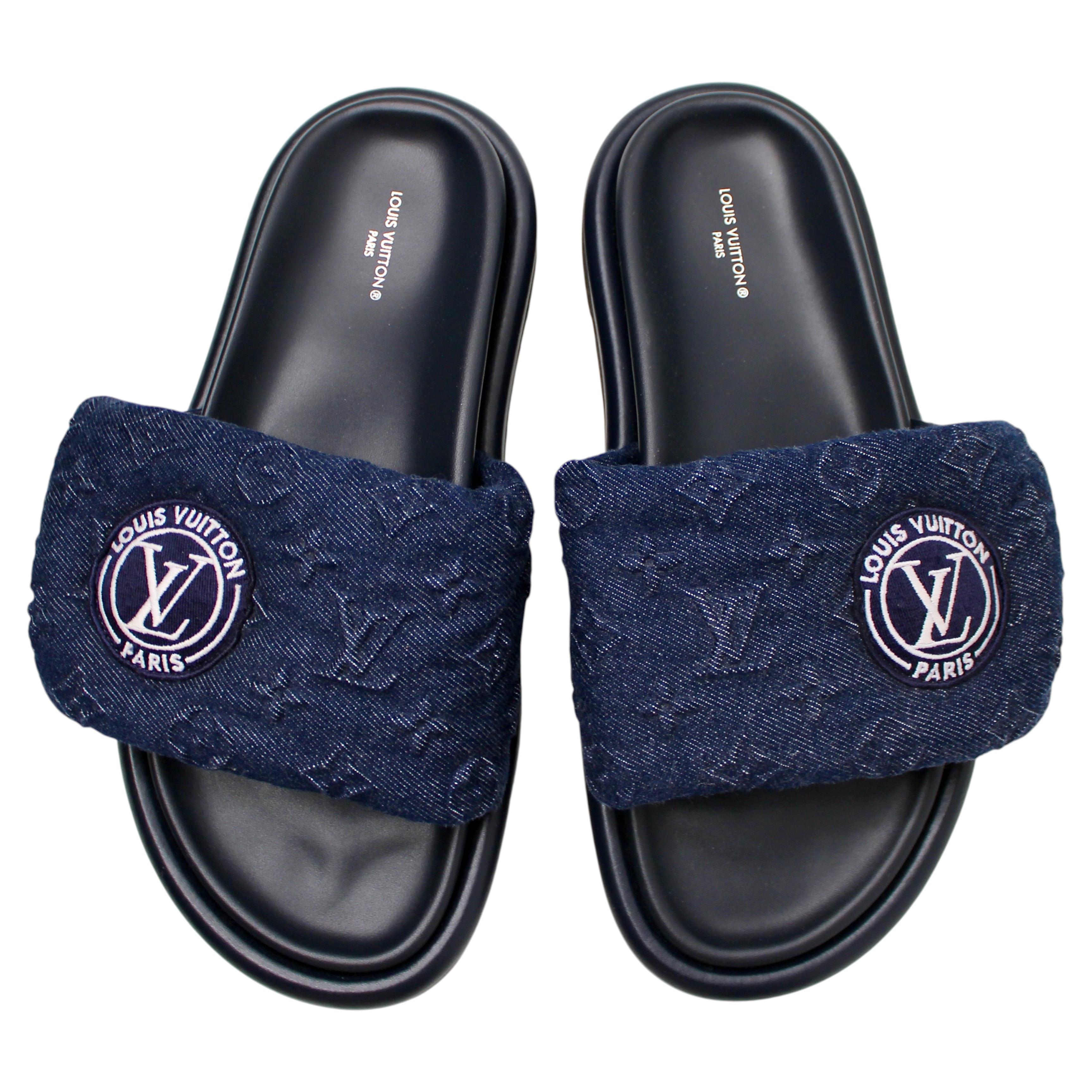 Louis Vuitton Navy Denim Embossed Pool Pillow Velcro Glides en vente
