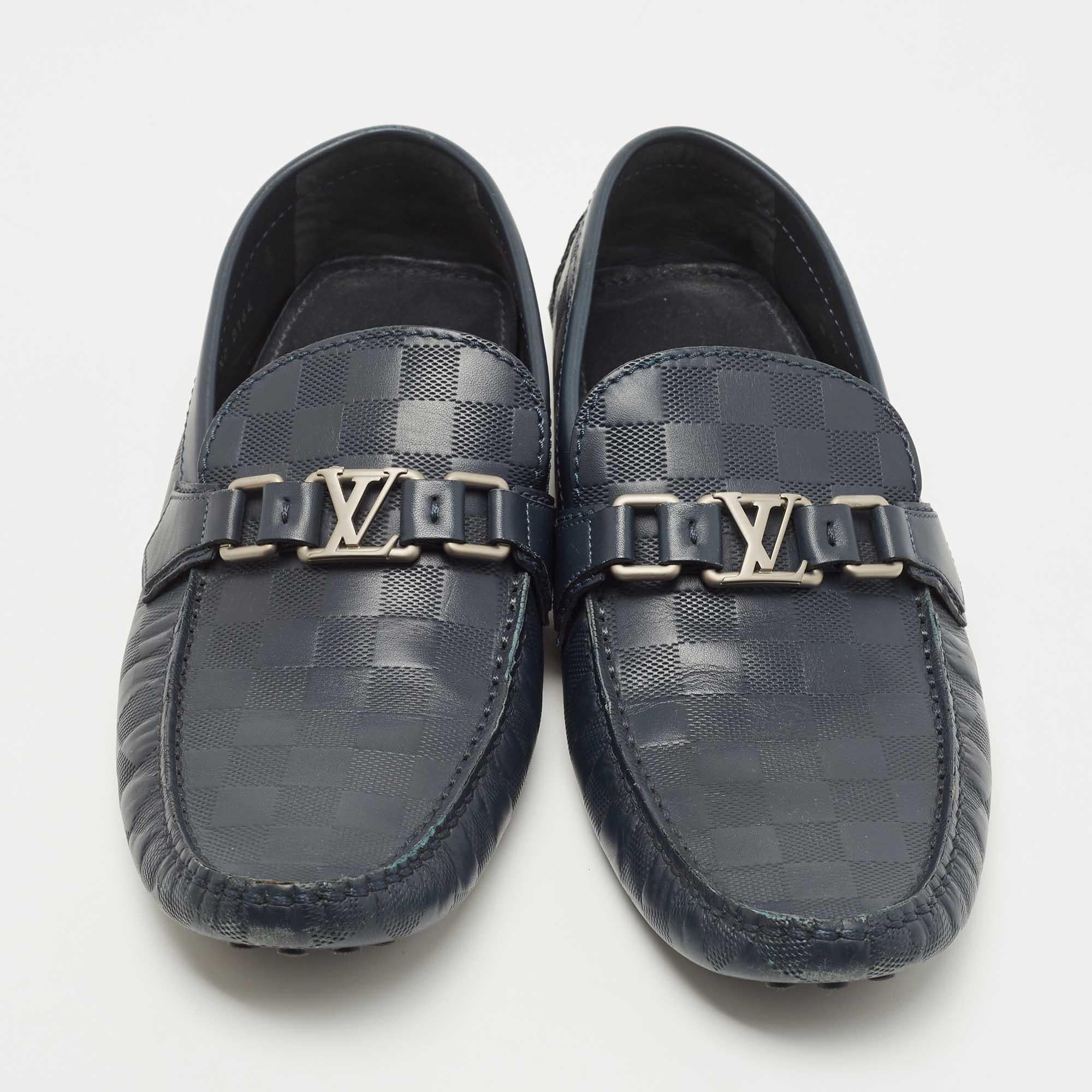 Let this comfortable pair be your first choice when you're out for a long day. These LV shoes have well-sewn uppers beautifully set on durable soles.


