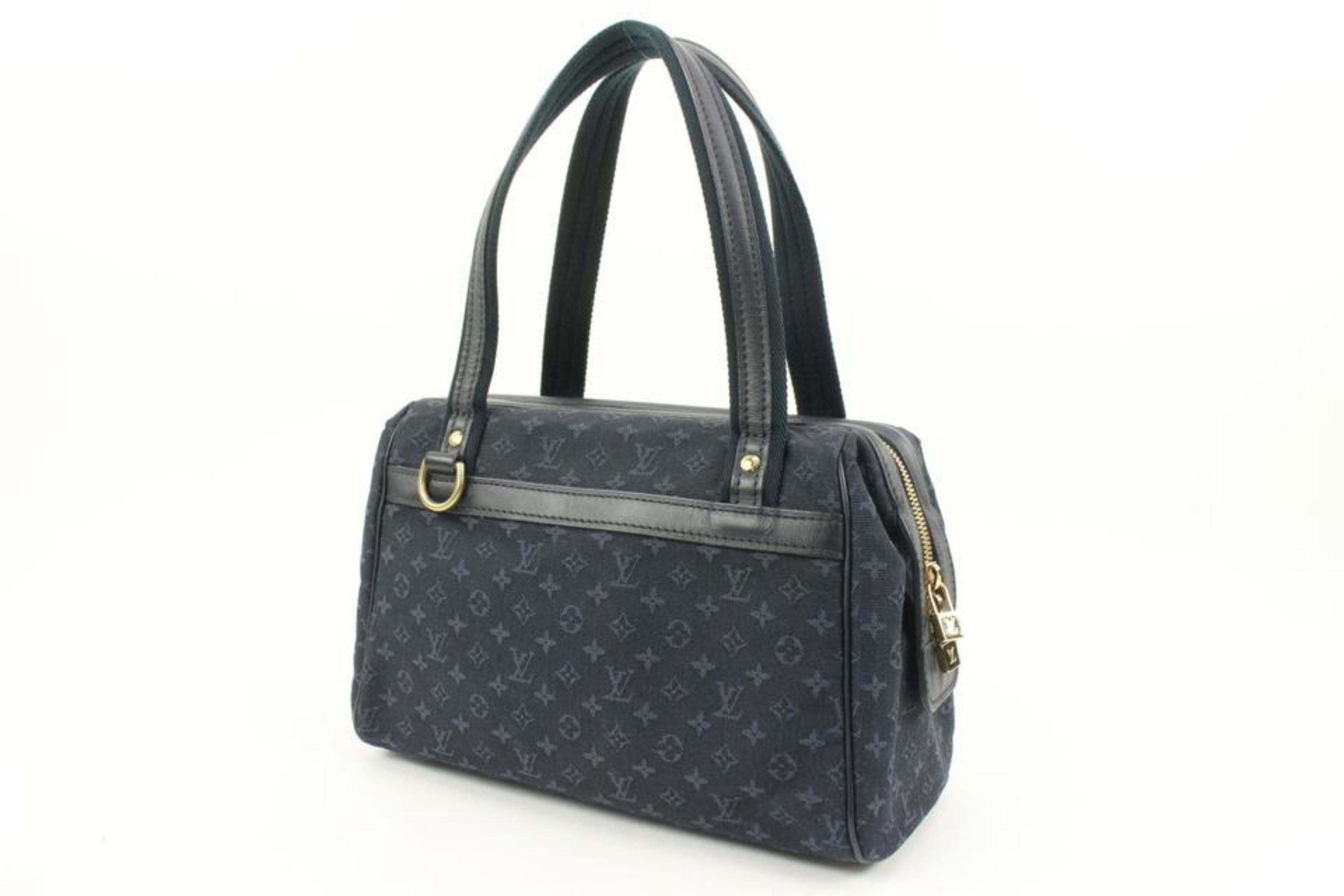 Louis Vuitton Navy Monogram Mini Lin Josephine PM Speedy Bag 119lv50
Date Code/Serial Number: VI0093
Made In: France
Measurements: Length:  10.5