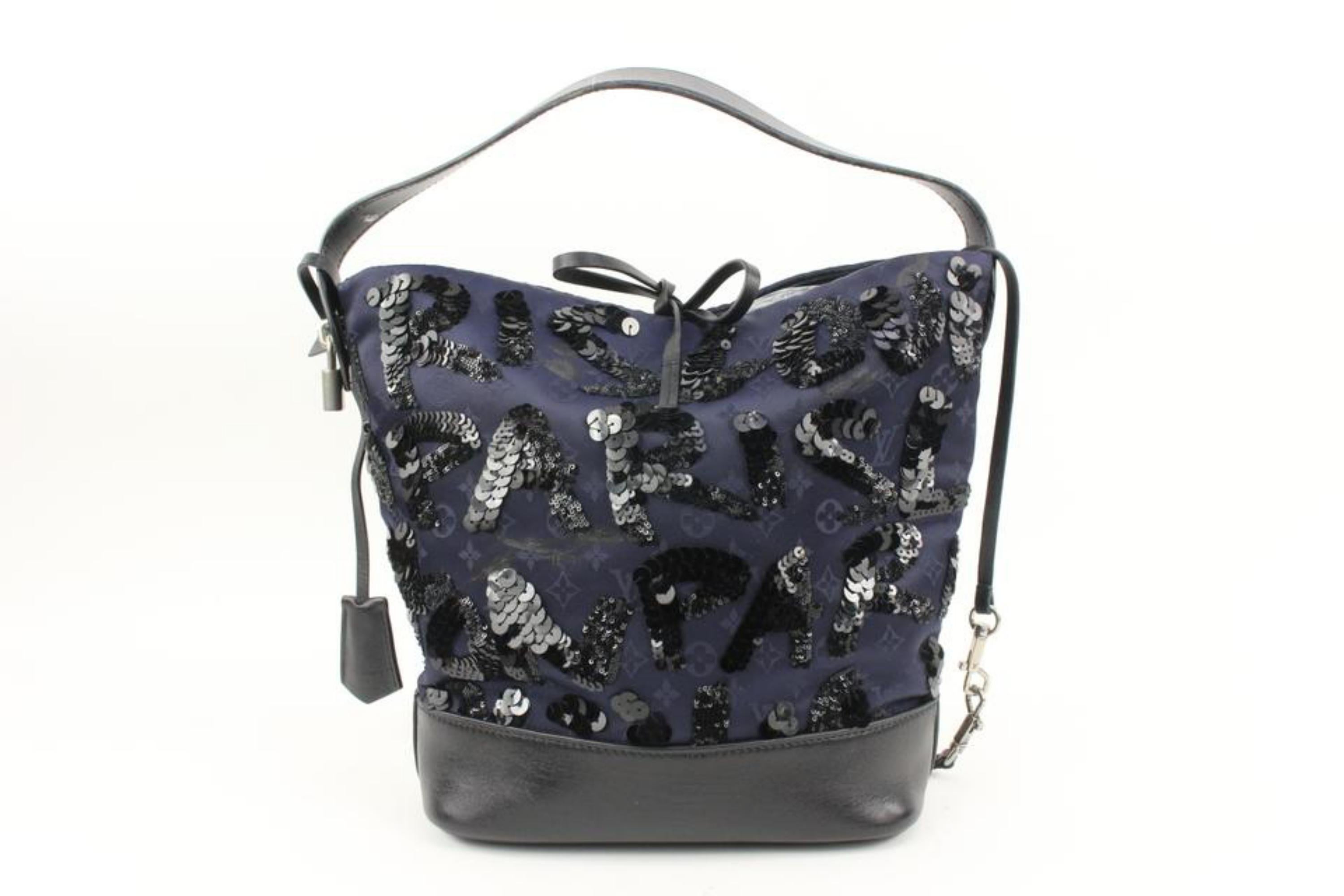 Louis Vuitton Navy Sequin Spotlight NN14 Bucket Bag with Pouch 84lv225s In Good Condition For Sale In Dix hills, NY
