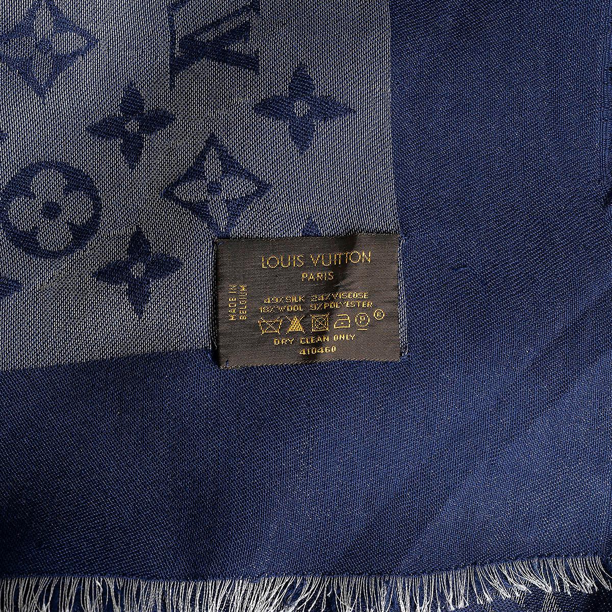 LOUIS VUITTON navy & silver silk viscose wool MONOGRAM SHINE Shawl Scarf In Good Condition For Sale In Zürich, CH