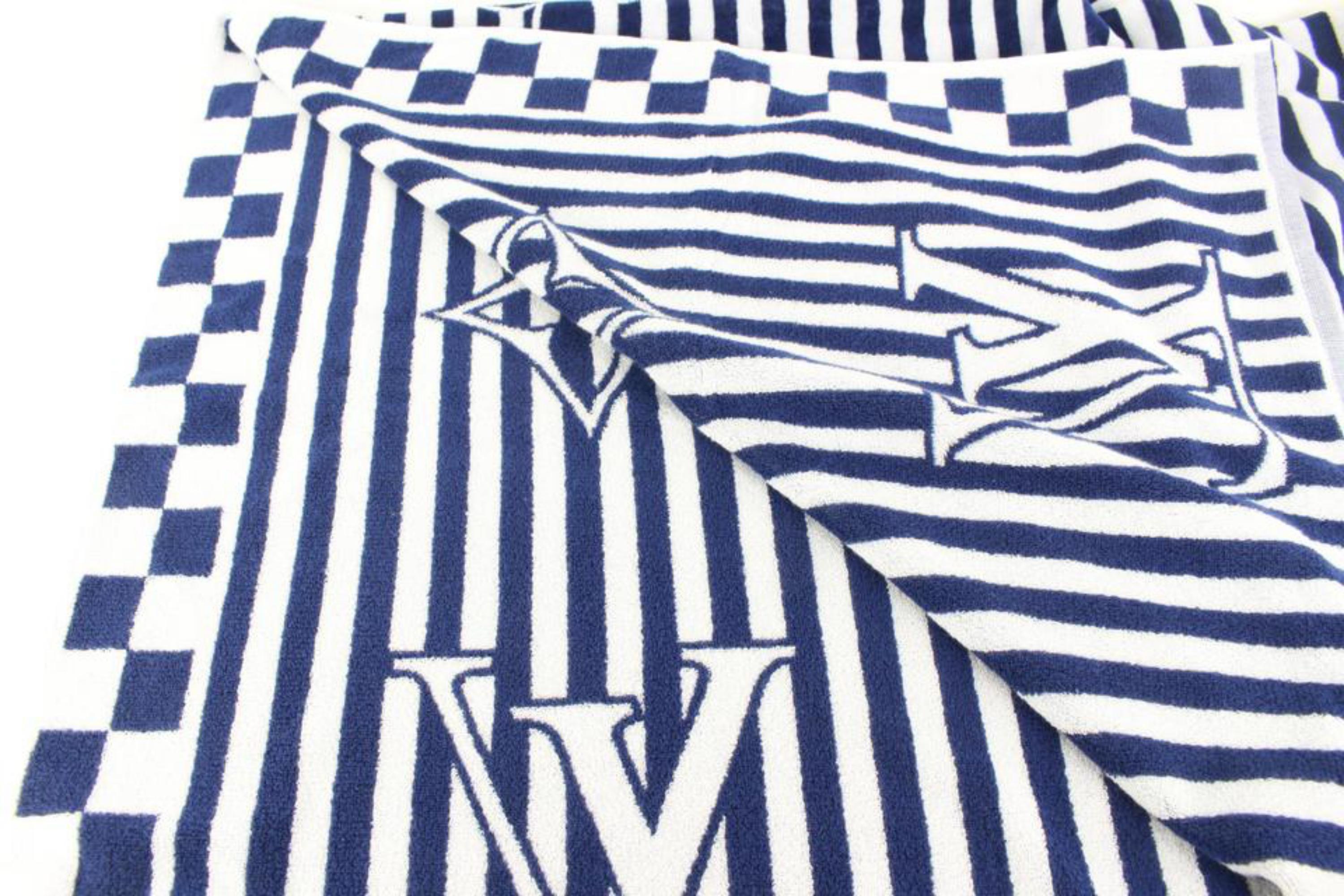 Louis Vuitton Navy Stripe LV Graphical Beach Towel 82LZ525S In New Condition For Sale In Dix hills, NY