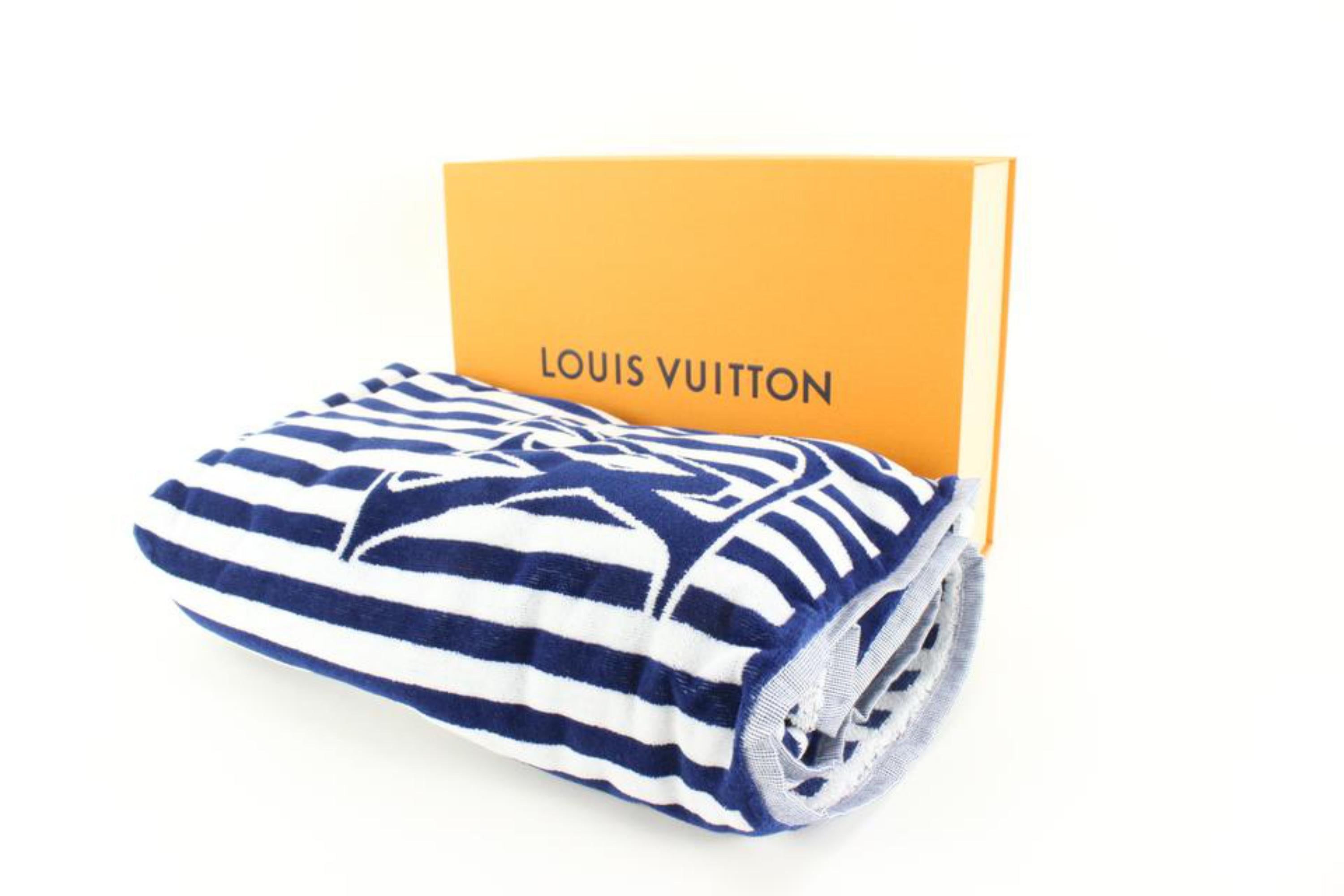 Serviette de plage à rayures graphiques LV bleu marine Louis Vuitton 82LZ525S en vente 4