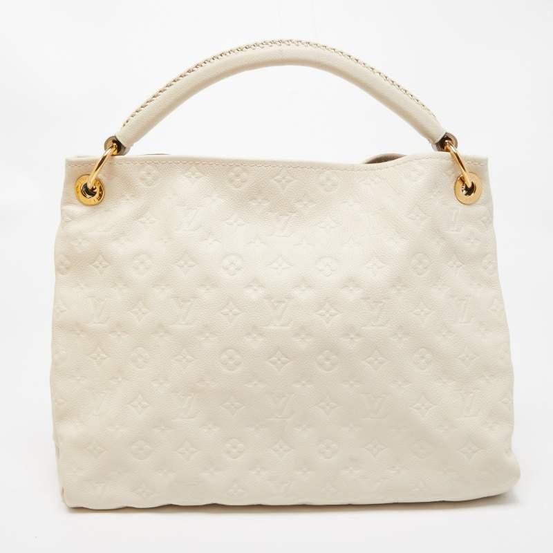 This is a timeless creation by Louis Vuitton that can hardly ever go out of trend. The contemporary bag features a Empreinte leather body, a loop handle, and gold-toned hardware. With a spacious canvas interior to neatly organize your belongings,