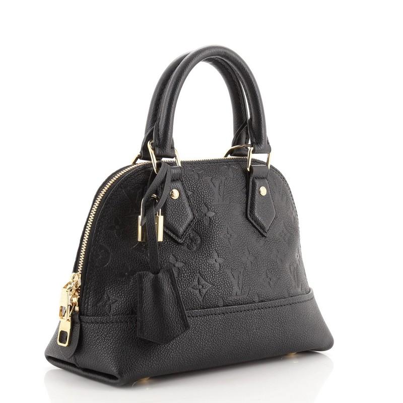 Condition: Great. Wear on base corners, creasing on exterior, scratches on hardware.
Accessories: Lock, Keys, Clochette, With Strap
Measurements: Handle Drop 3.5