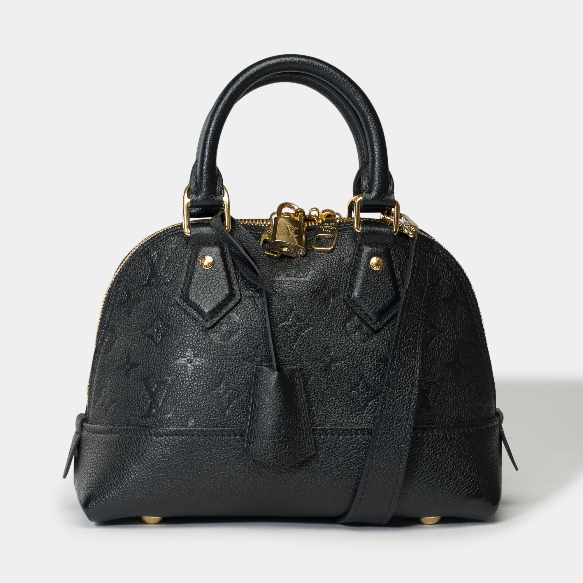 Schöner Neo Alma PM Handtaschenriemen aus schwarzem Kalbsleder mit Monogrammen. Sie hat runde Griffe an der Oberseite, einen abnehmbaren Schulterriemen und ein helles, kontrastierendes Futter. Die kultigen Details von Louis Vuitton, wie das