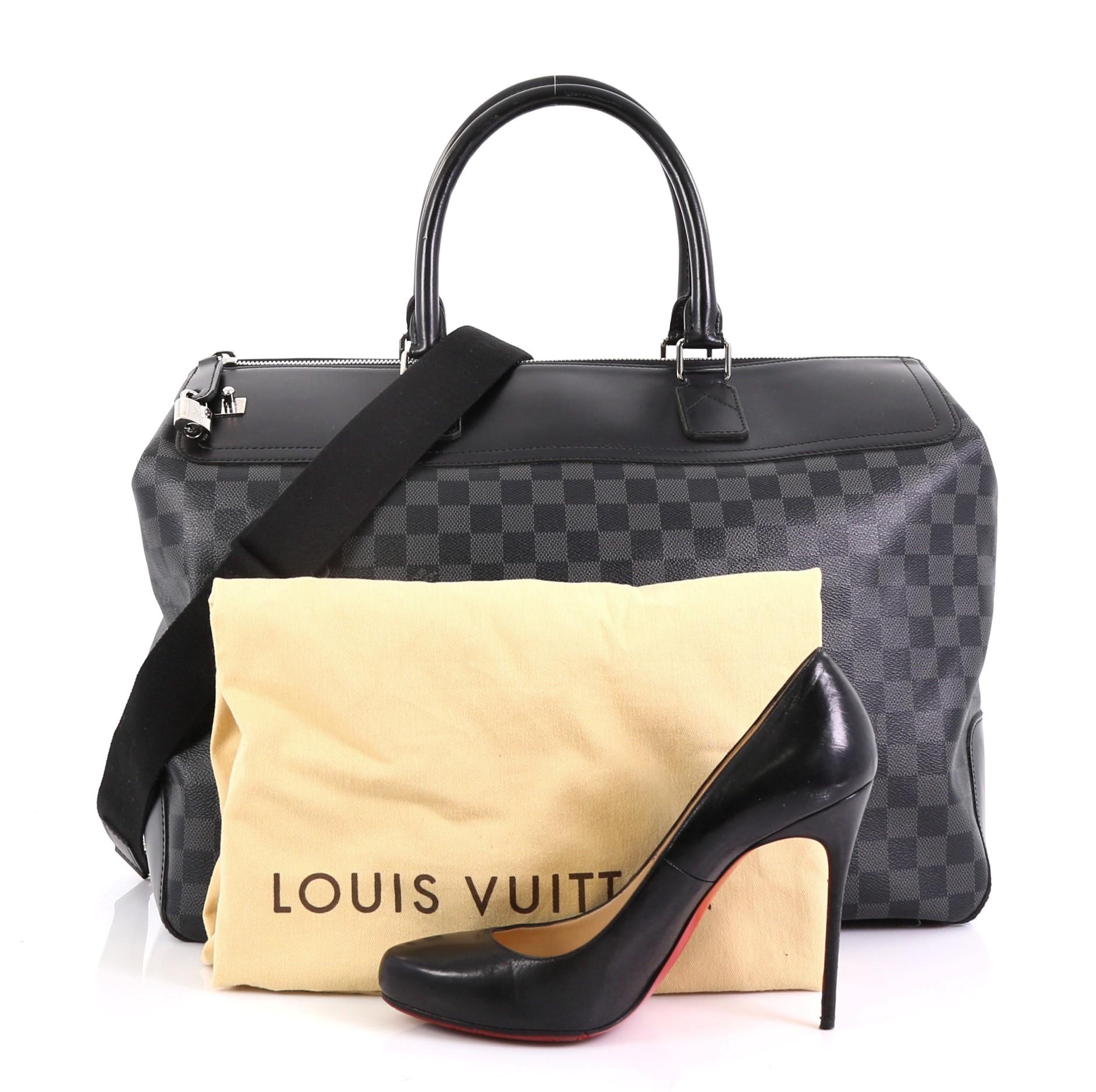 This Louis Vuitton Neo Greenwich Handbag Damier Graphite, crafted in damier graphite coated canvas, features dual rolled handles, leather trim, protective base studs and silver-tone hardware. Its zip closure opens to a black fabric interior with