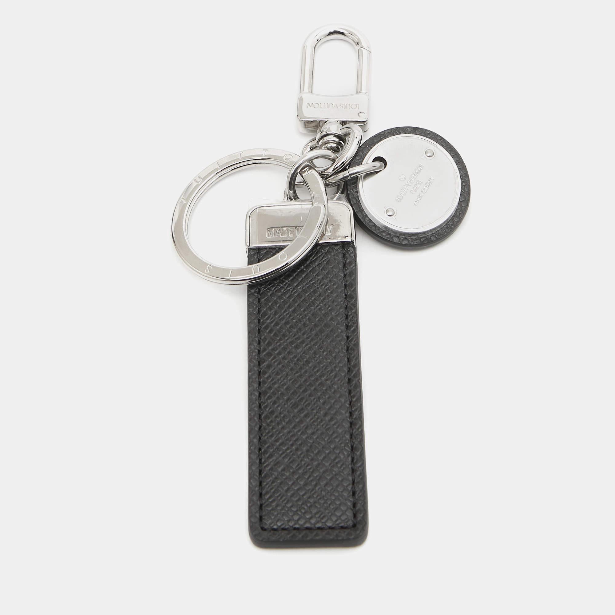 Louis Vuitton  Neo LV Monogram Eclipse Canvas Silver Tone Club Key Ring In New Condition In Dubai, Al Qouz 2