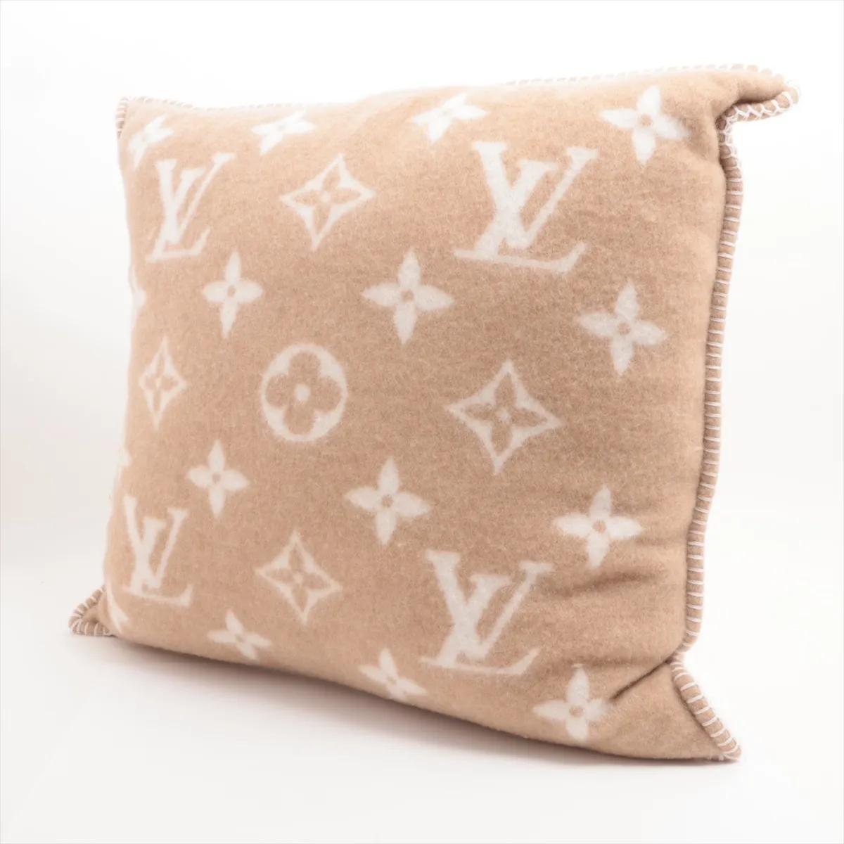 Cuscino Louis Vuitton Neo Monogram Beige In condizioni buone in vendita a Indianapolis, IN