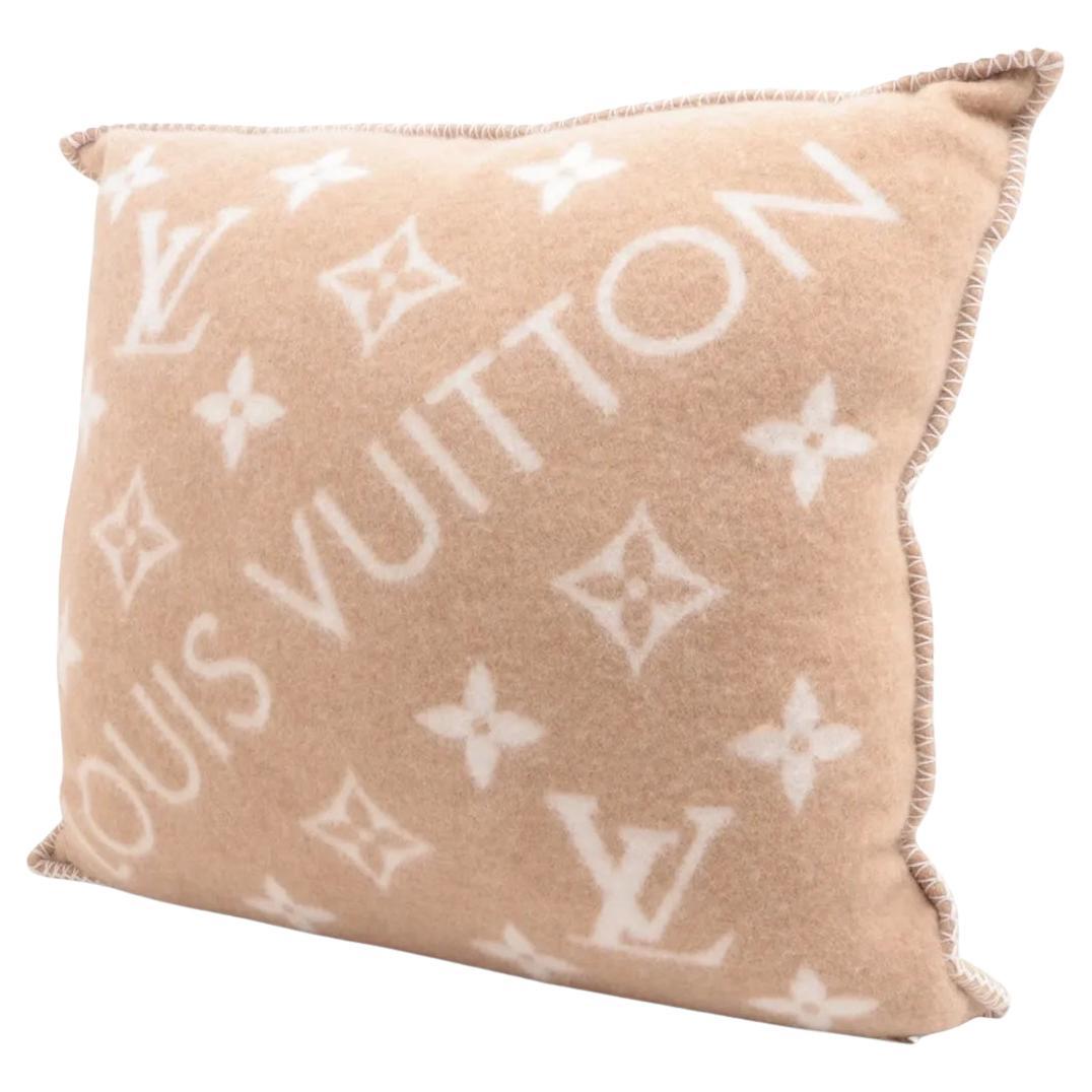 Cuscino Louis Vuitton Neo Monogram Beige in vendita