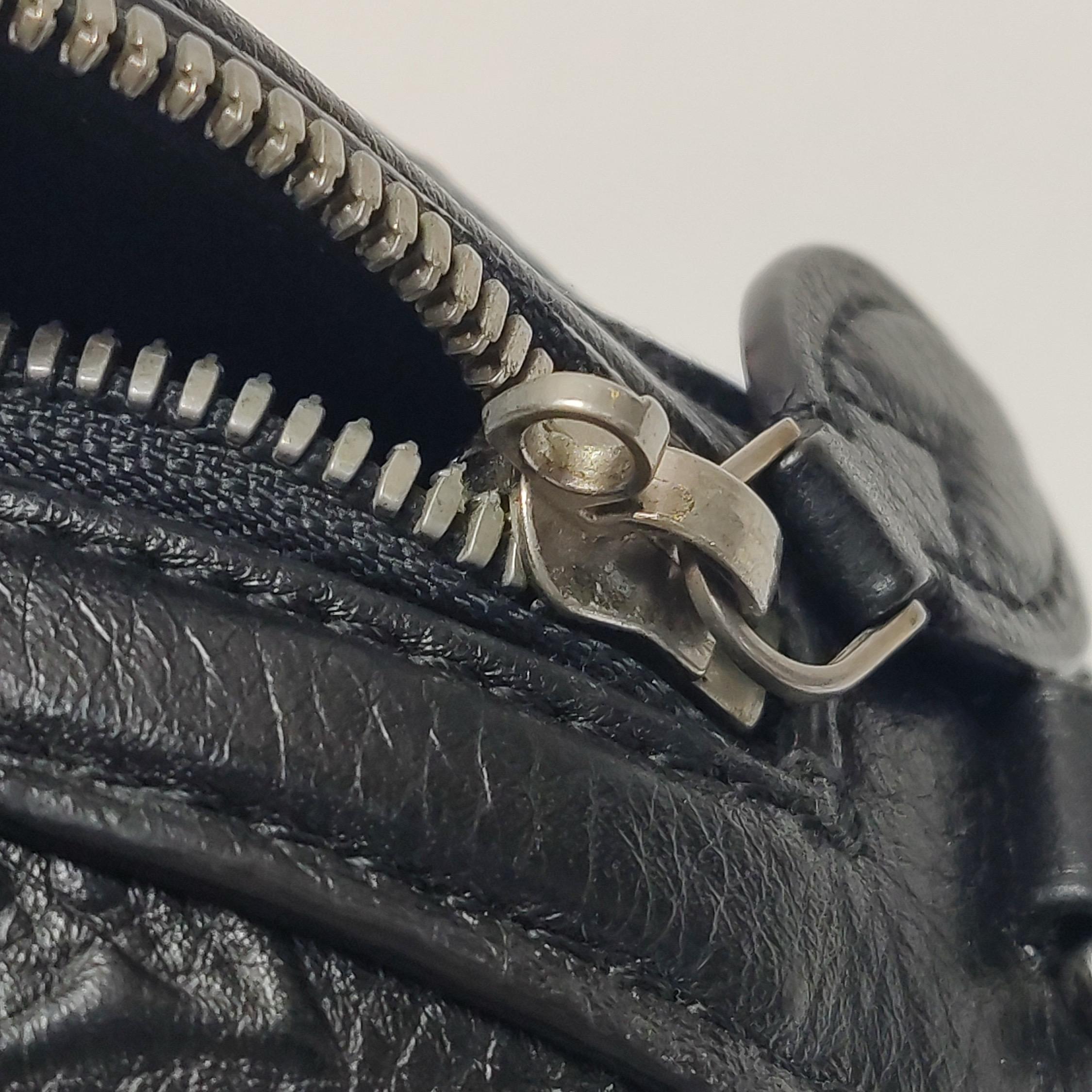 Louis Vuitton Neo Papillon Revelation GM Borsa a tracolla in pelle nera in vendita 7