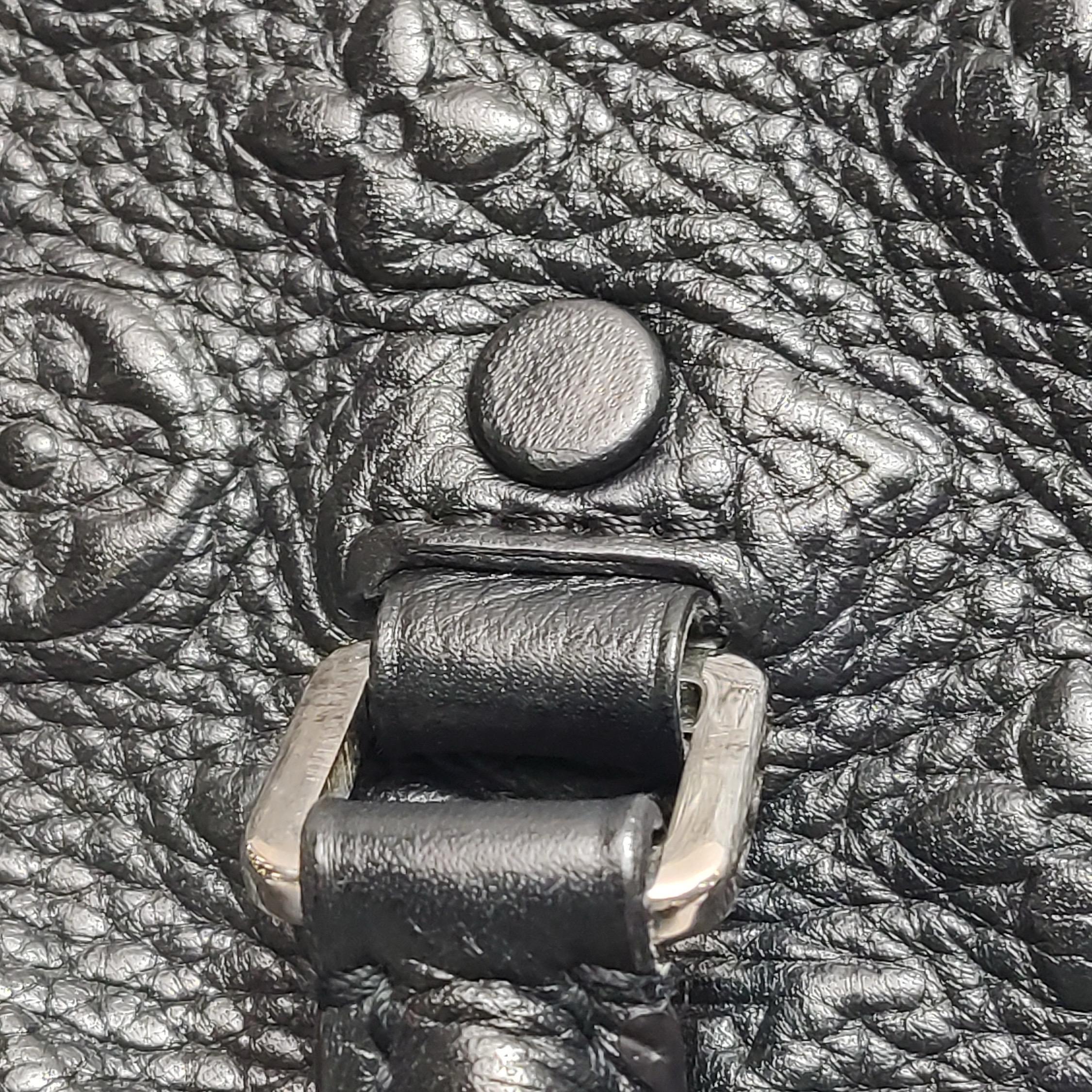 Louis Vuitton Neo Papillon Revelation GM Borsa a tracolla in pelle nera in vendita 8