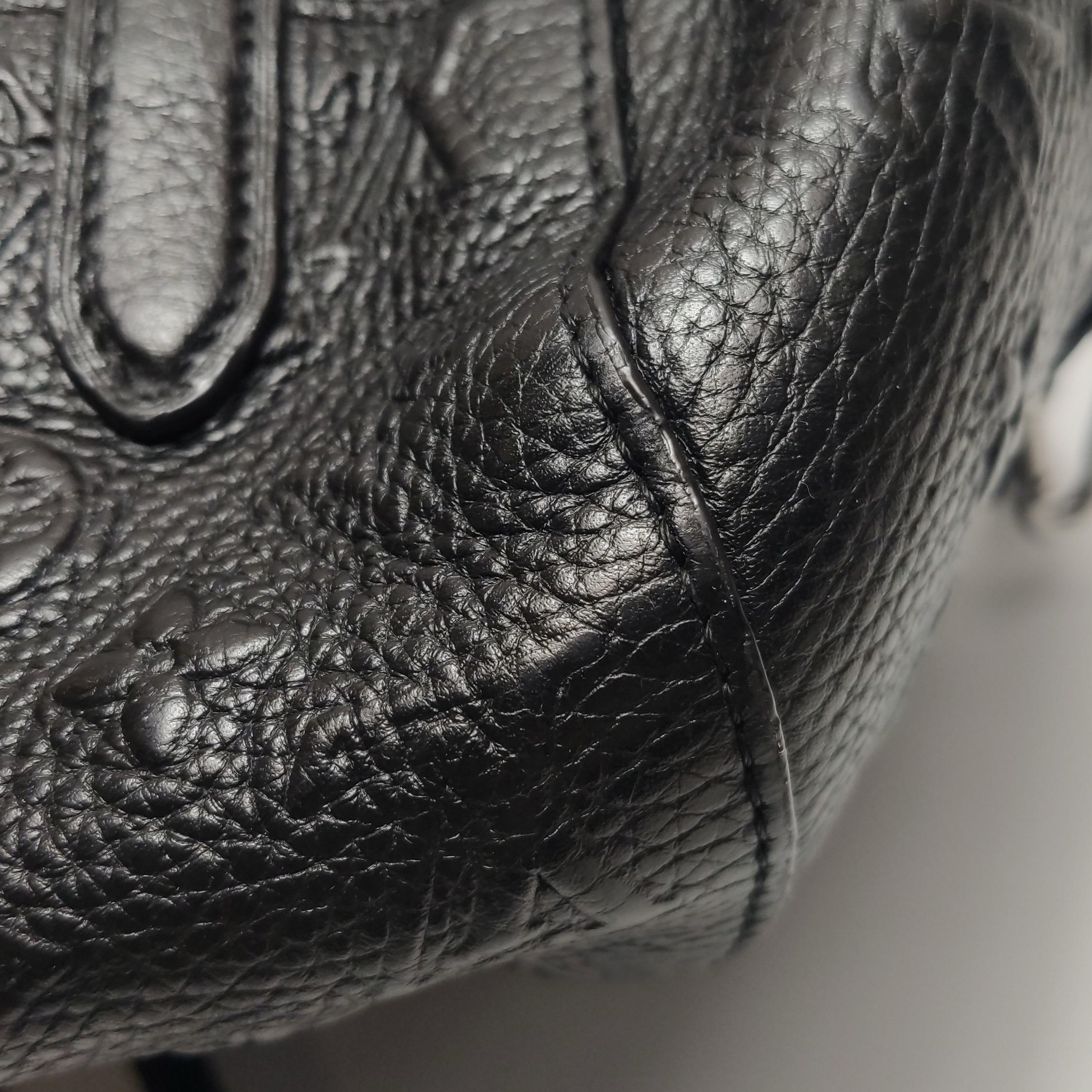 Louis Vuitton Neo Papillon Revelation GM Borsa a tracolla in pelle nera in vendita 10