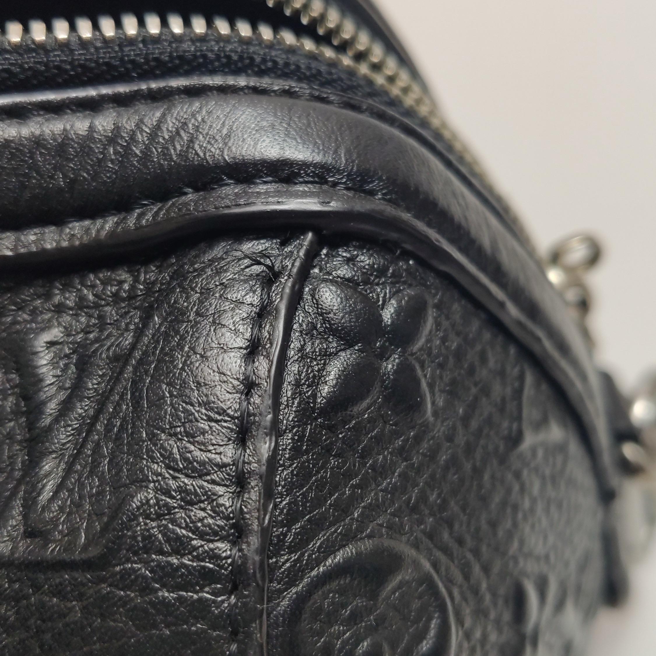 Louis Vuitton Neo Papillon Revelation GM Borsa a tracolla in pelle nera in vendita 12