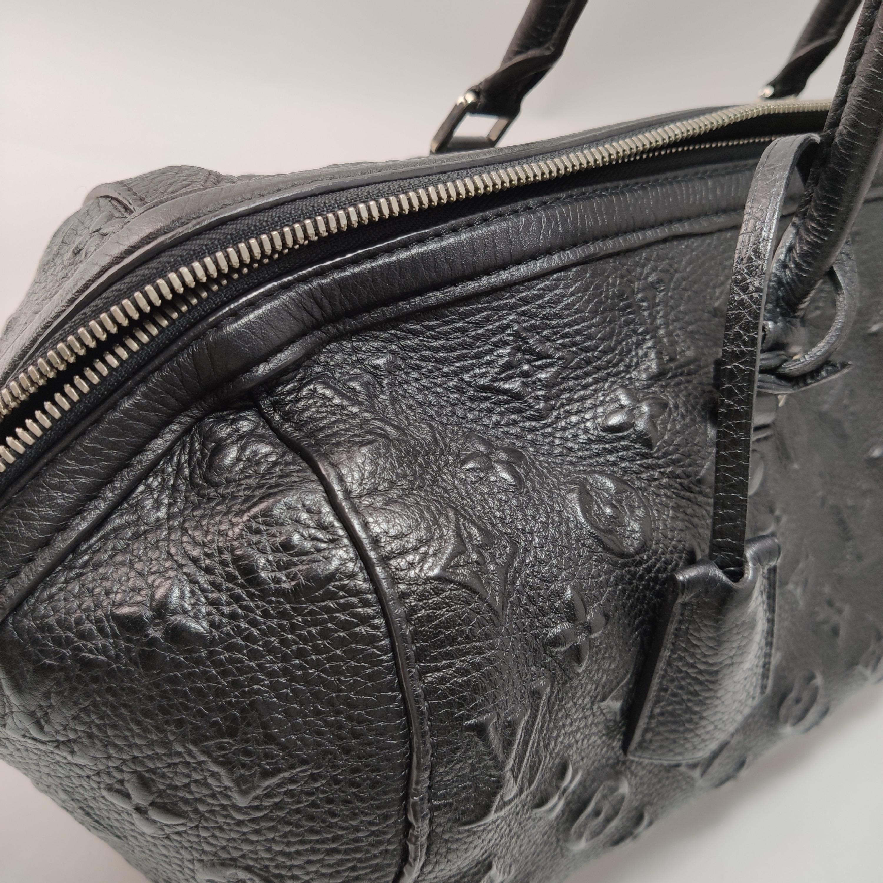 Louis Vuitton Neo Papillon Revelation GM Borsa a tracolla in pelle nera in vendita 14