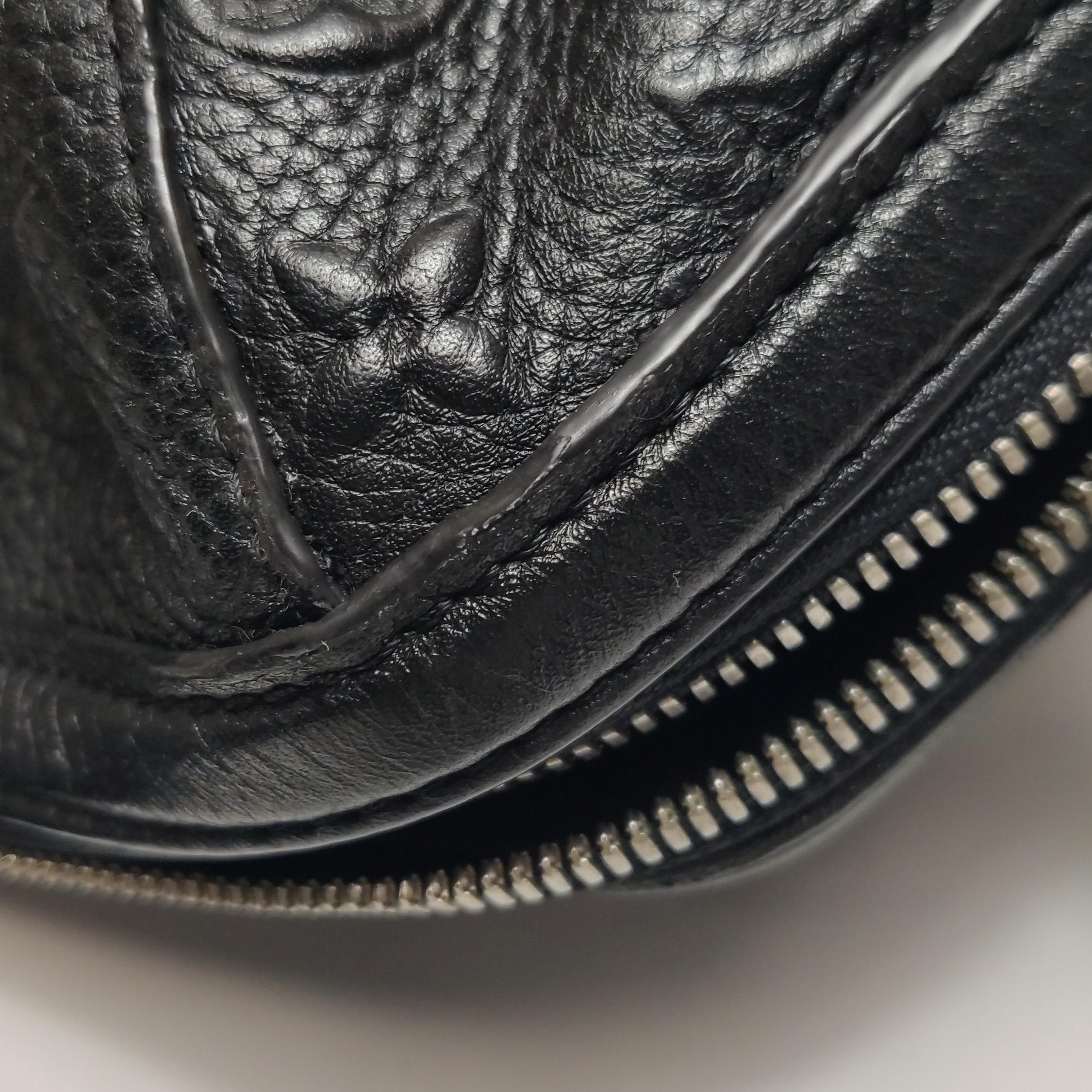 Louis Vuitton Neo Papillon Revelation GM Borsa a tracolla in pelle nera in vendita 15