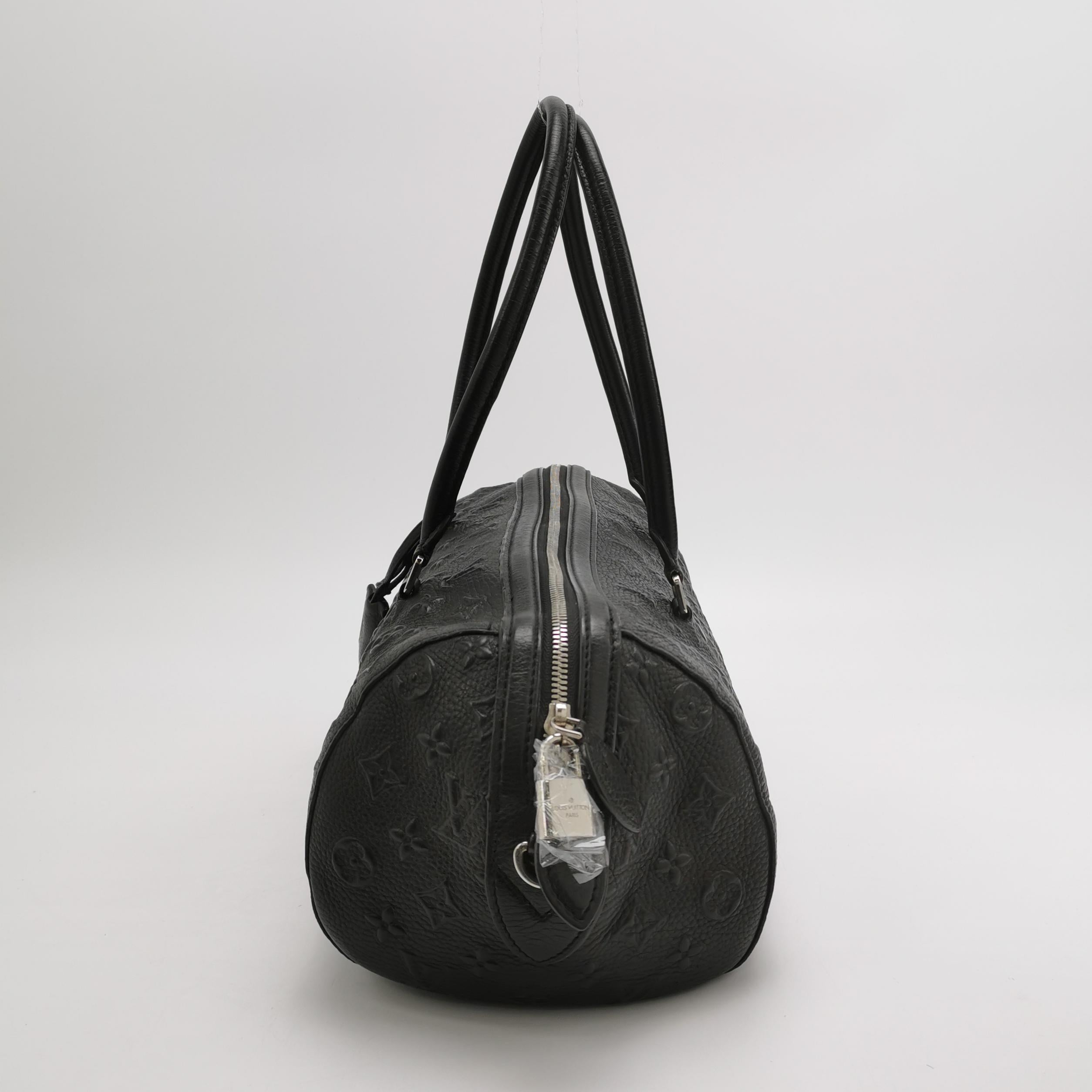 Nero Louis Vuitton Neo Papillon Revelation GM Borsa a tracolla in pelle nera in vendita