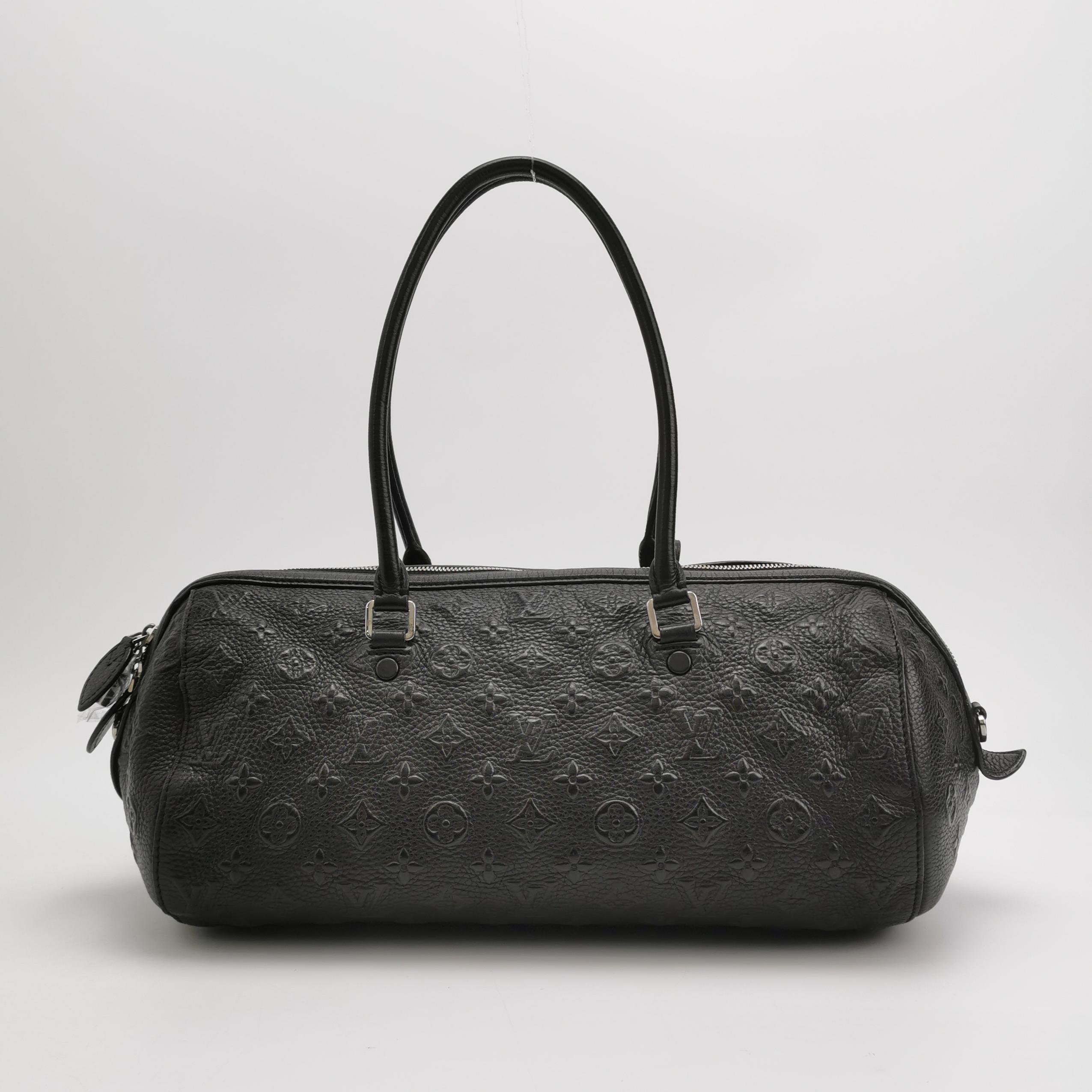 Donna Louis Vuitton Neo Papillon Revelation GM Borsa a tracolla in pelle nera in vendita