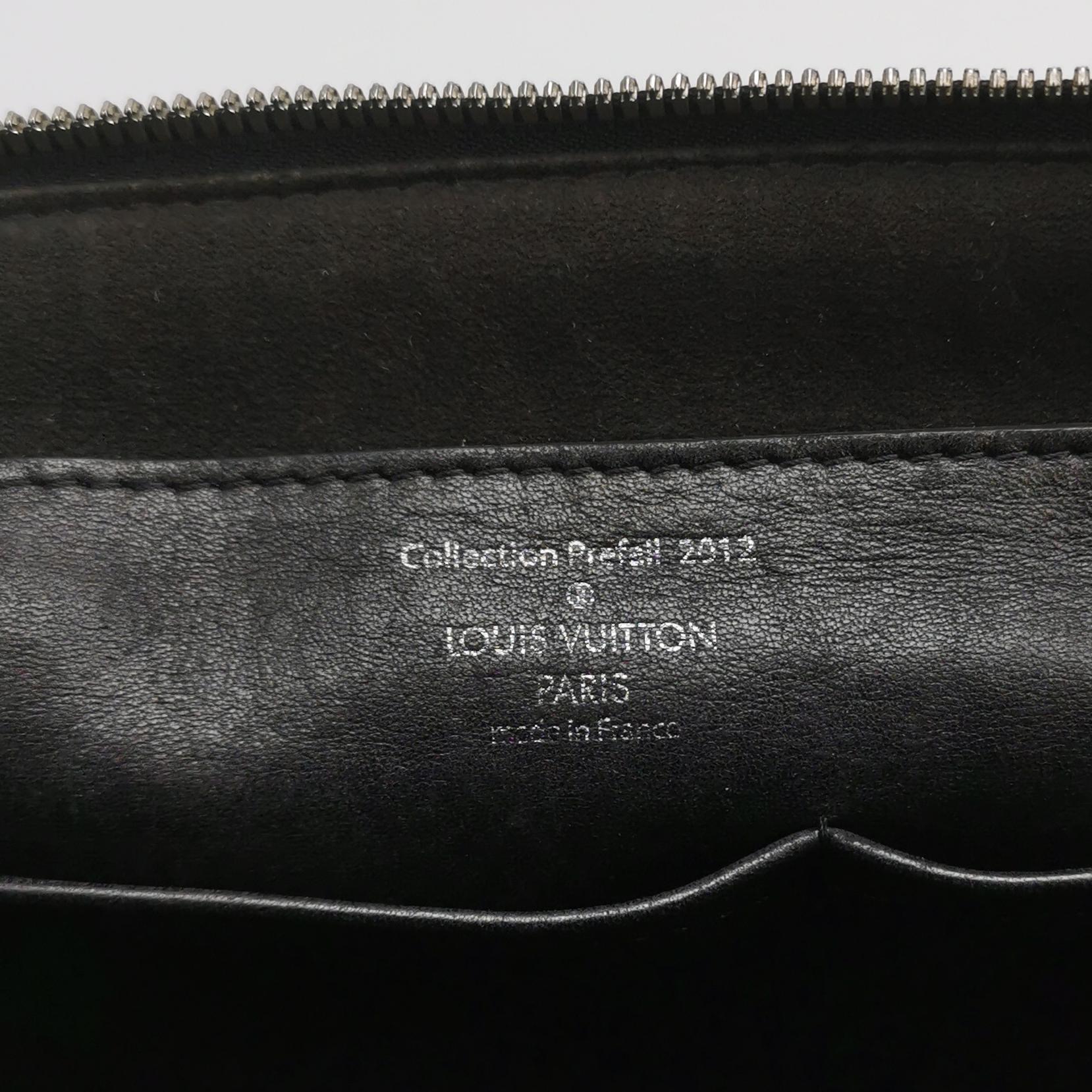 Louis Vuitton Neo Papillon Revelation GM Borsa a tracolla in pelle nera in vendita 1