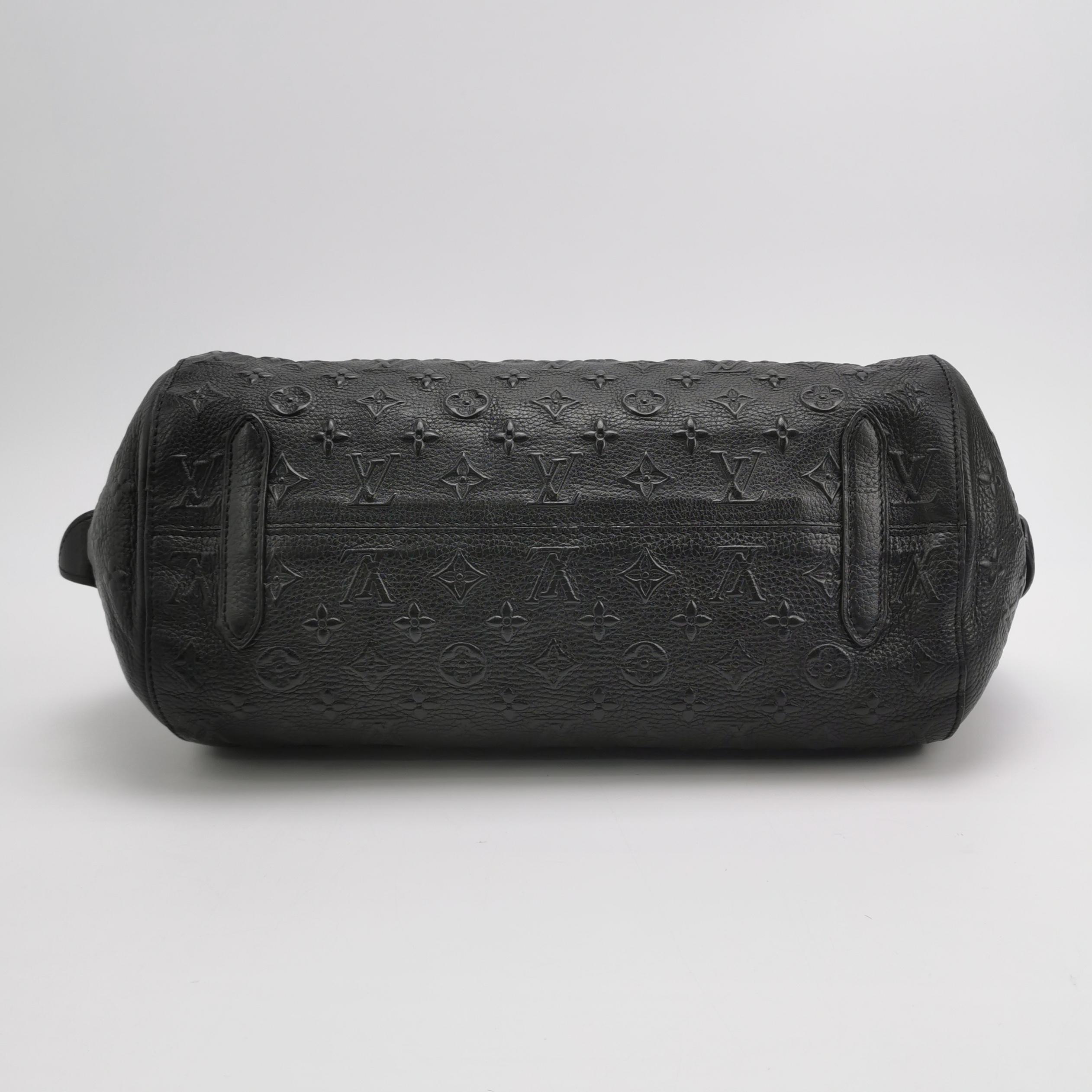 Louis Vuitton Neo Papillon Revelation GM Borsa a tracolla in pelle nera in vendita 3