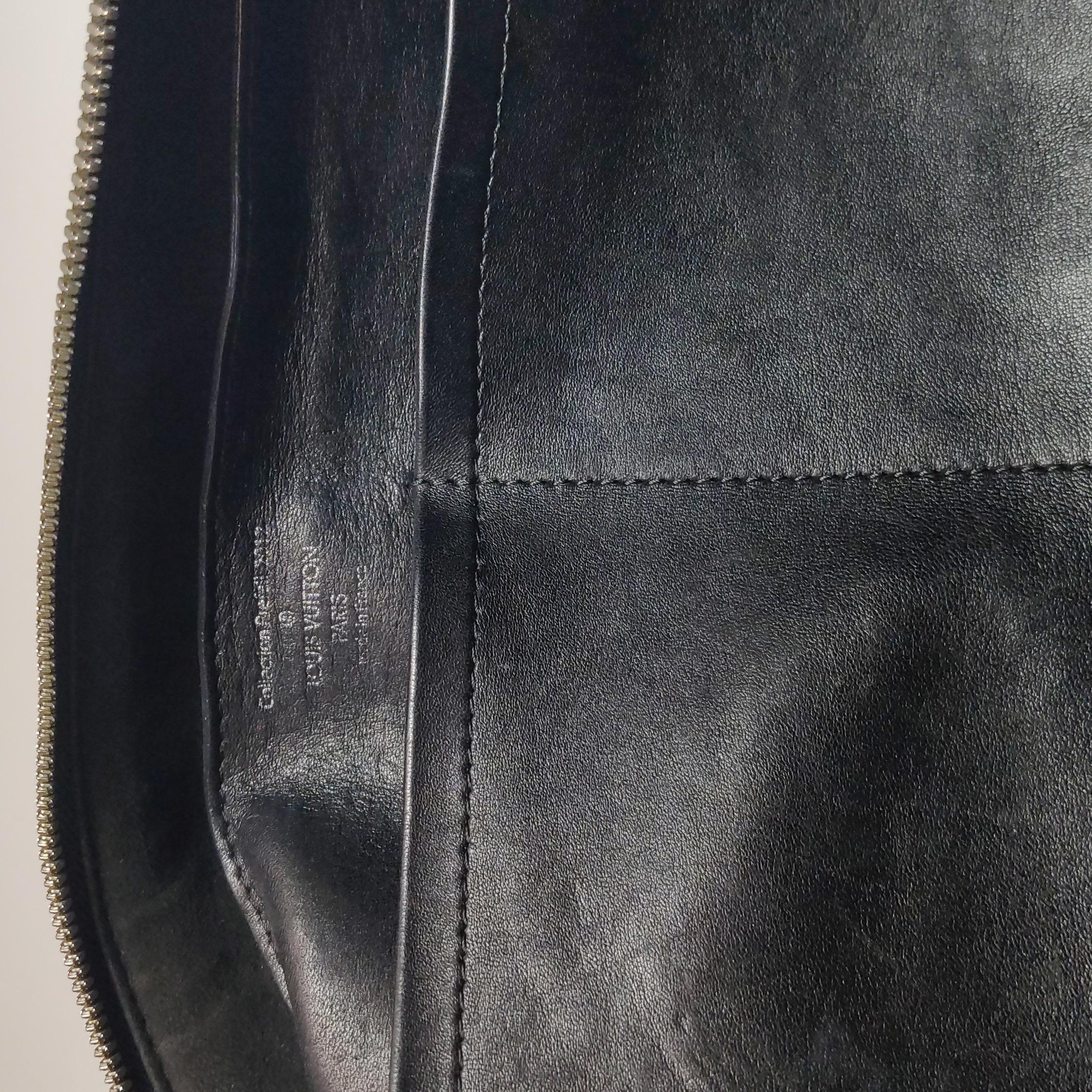 Louis Vuitton Neo Papillon Revelation GM Borsa a tracolla in pelle nera in vendita 4