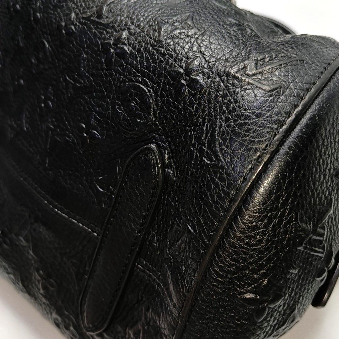 Louis Vuitton Neo Papillon Revelation GM Black Leather Shoulder Bag with Strap For Sale 6