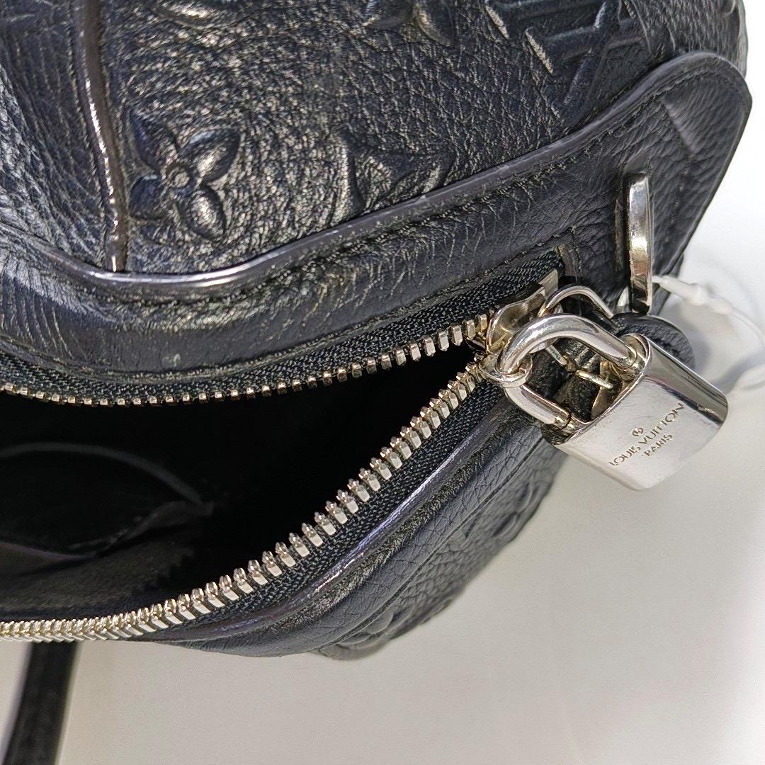 Louis Vuitton Neo Papillon Revelation GM Black Leather Shoulder Bag with Strap For Sale 8