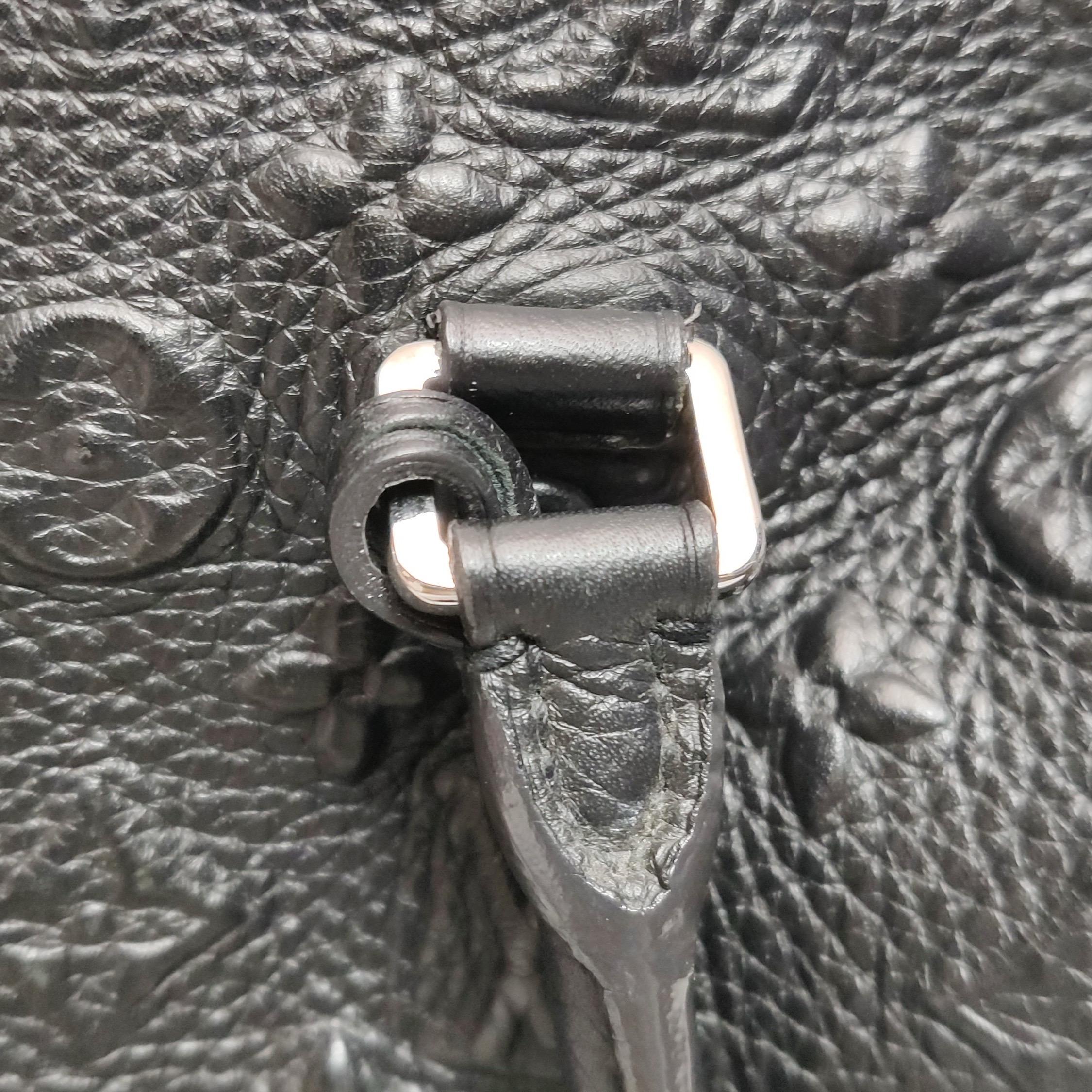 Louis Vuitton Neo Papillon Revelation GM Sac à main en cuir noir avec bandoulière en vente 7
