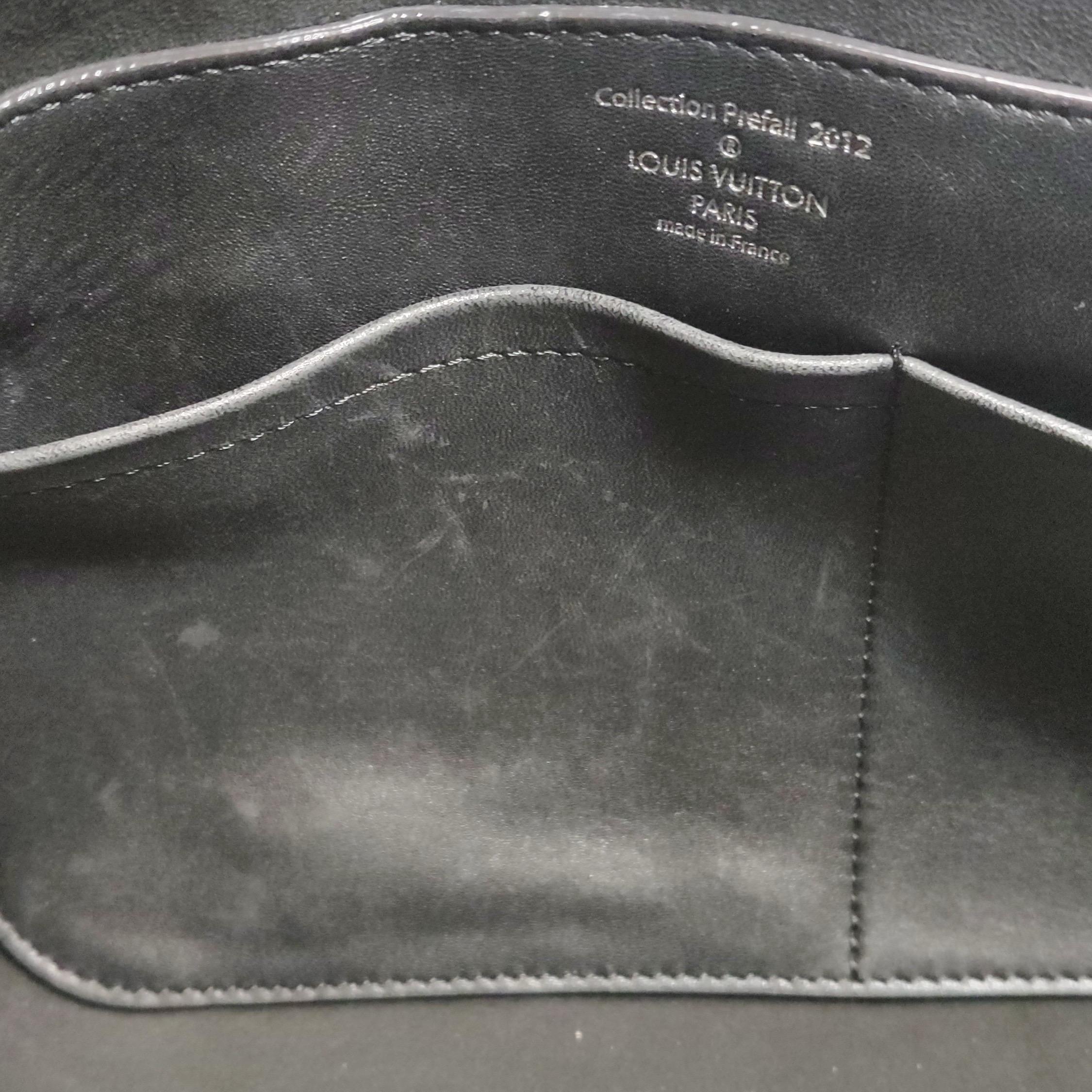 Louis Vuitton Neo Papillon Revelation GM Sac à main en cuir noir avec bandoulière en vente 8