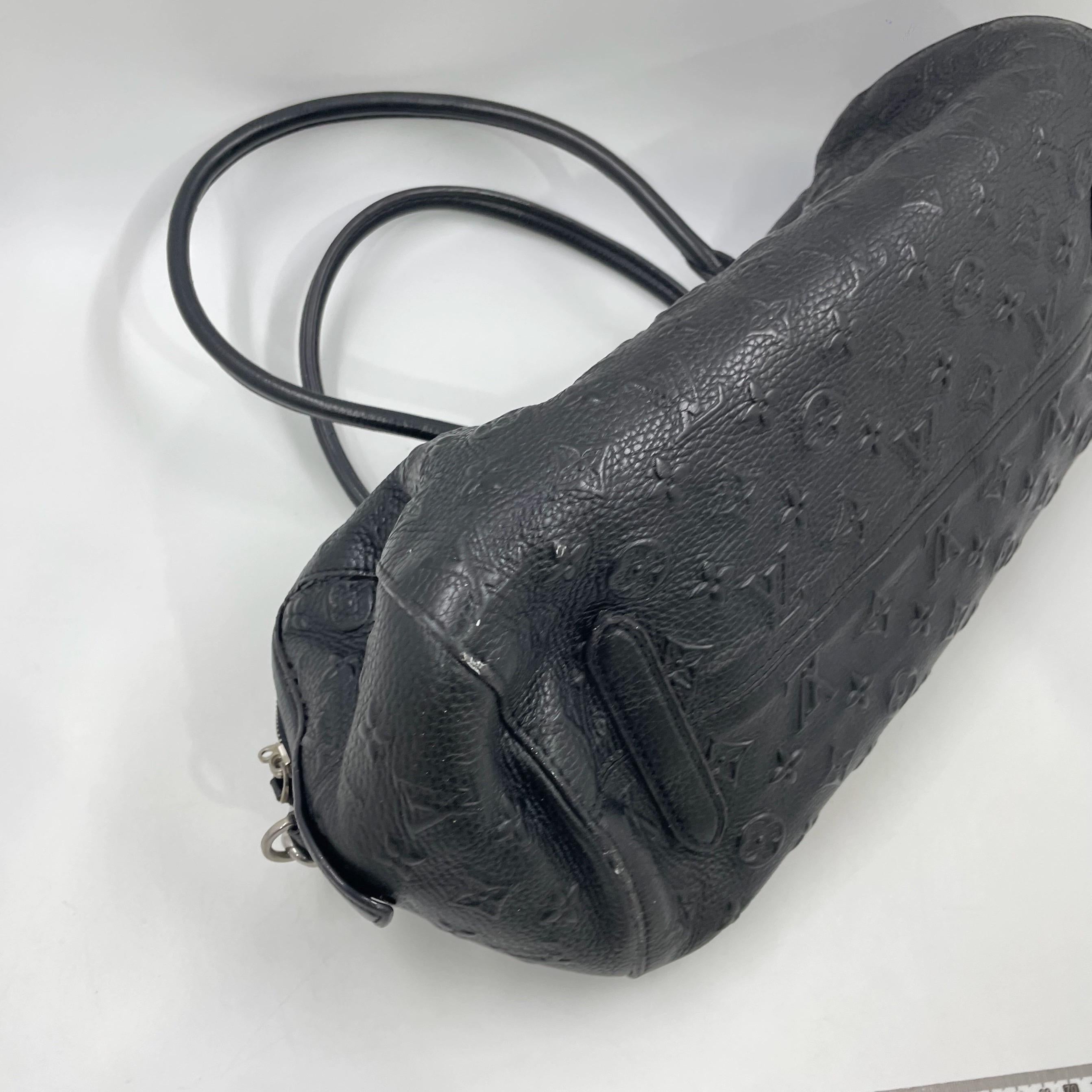 Louis Vuitton Neo Papillon Revelation GM Schwarze Leder Umhängetasche mit Riemen im Angebot 10