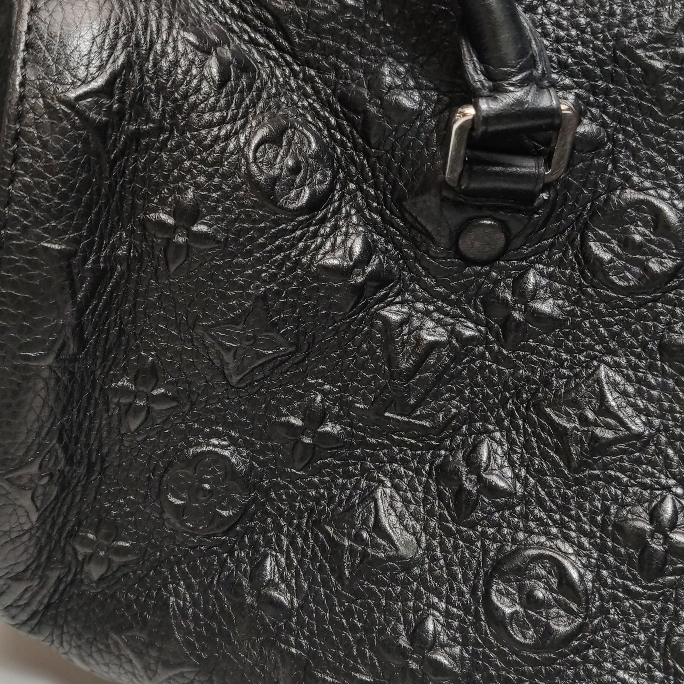 Louis Vuitton Neo Papillon Revelation GM Sac à main en cuir noir avec bandoulière en vente 10