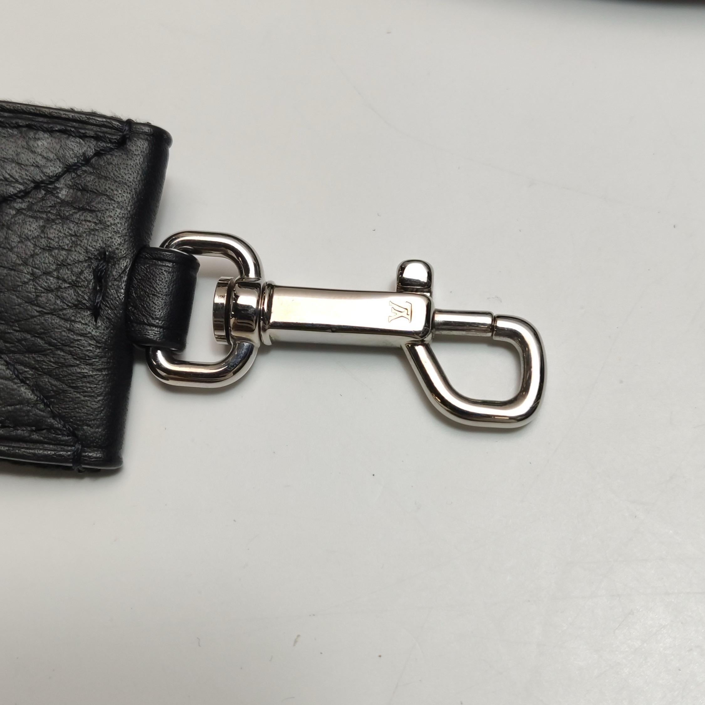 Louis Vuitton Neo Papillon Revelation GM Sac à main en cuir noir avec bandoulière en vente 11